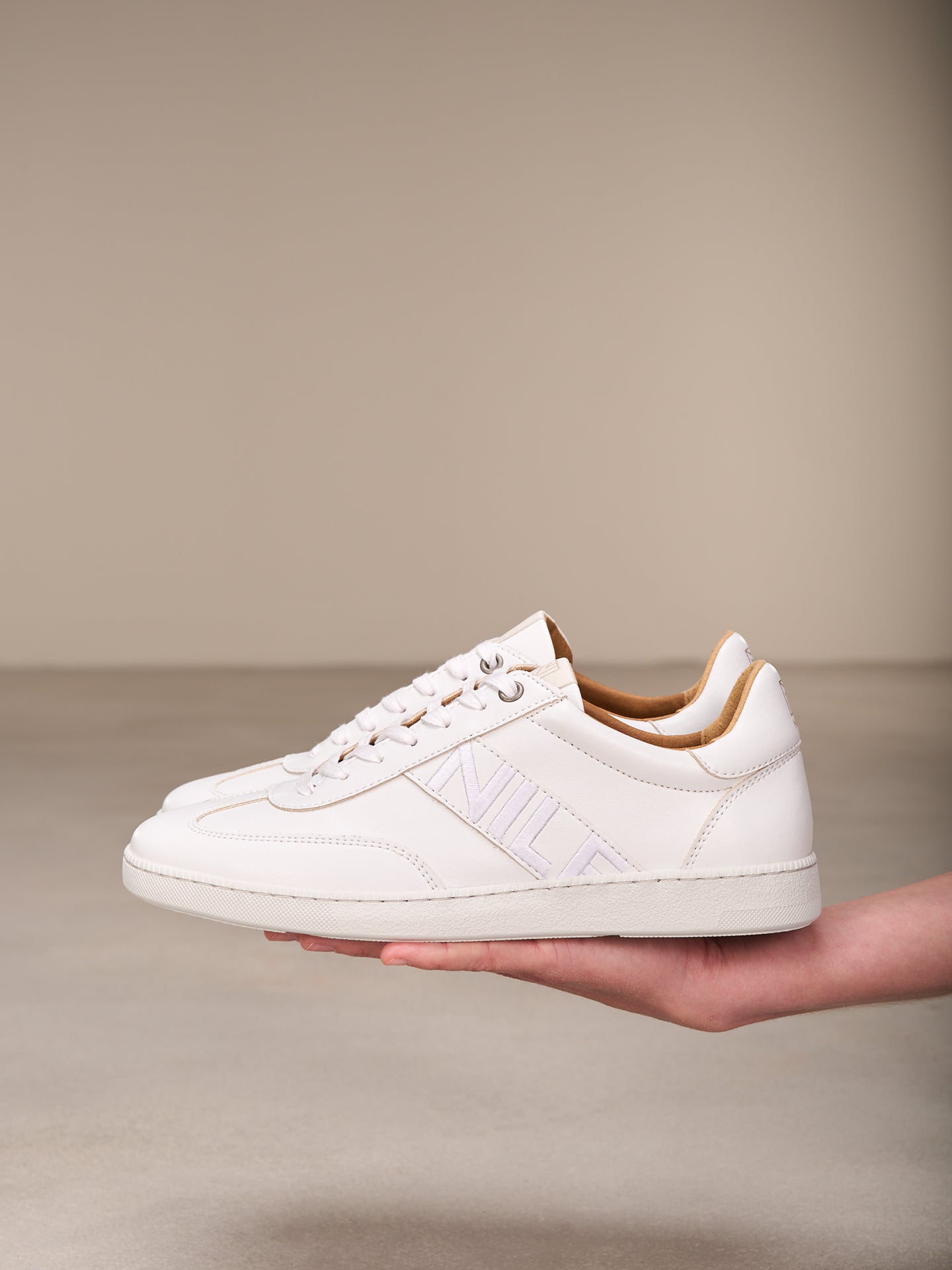 Sneaker N84