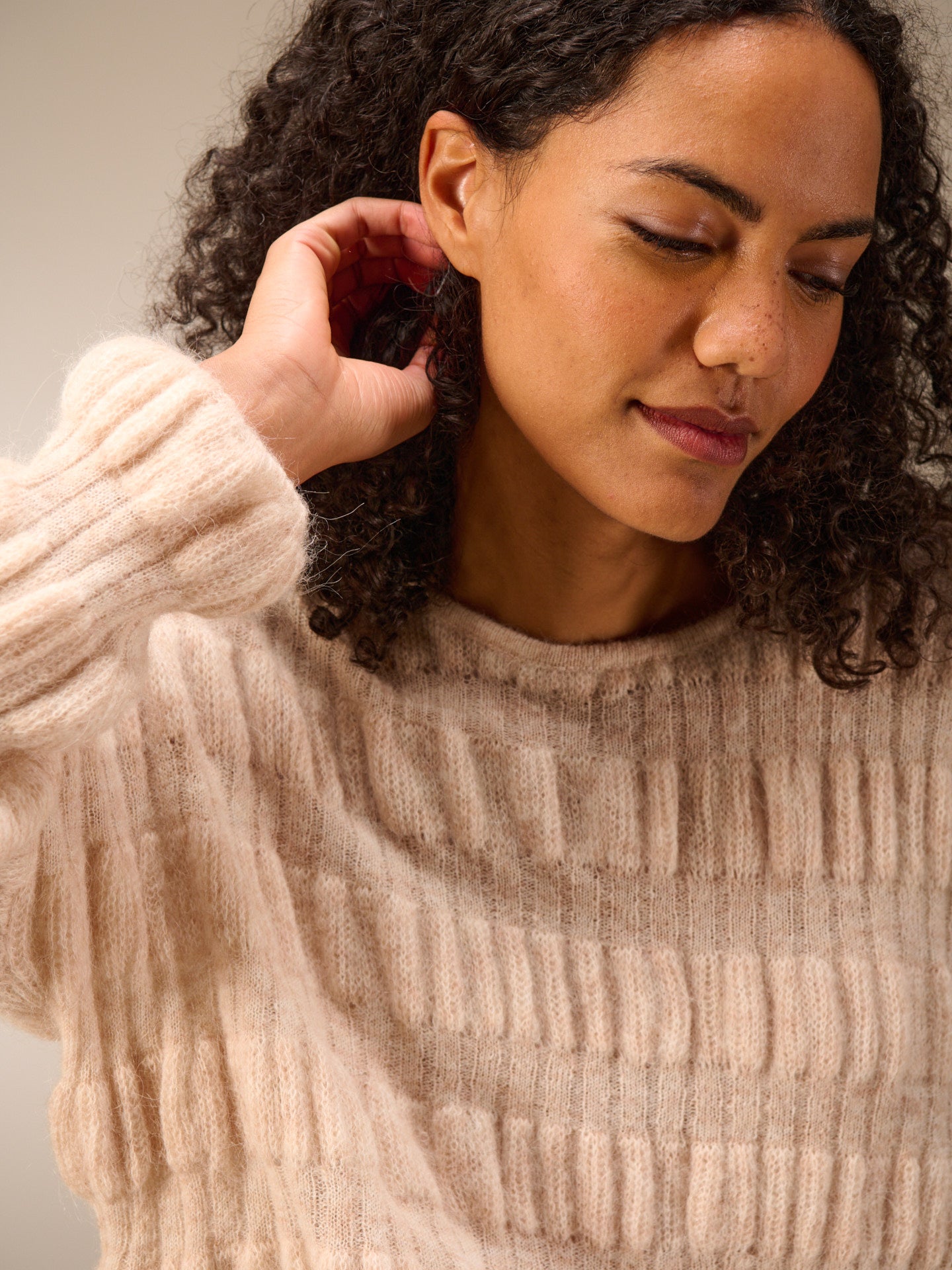 Knitted sweater with wool