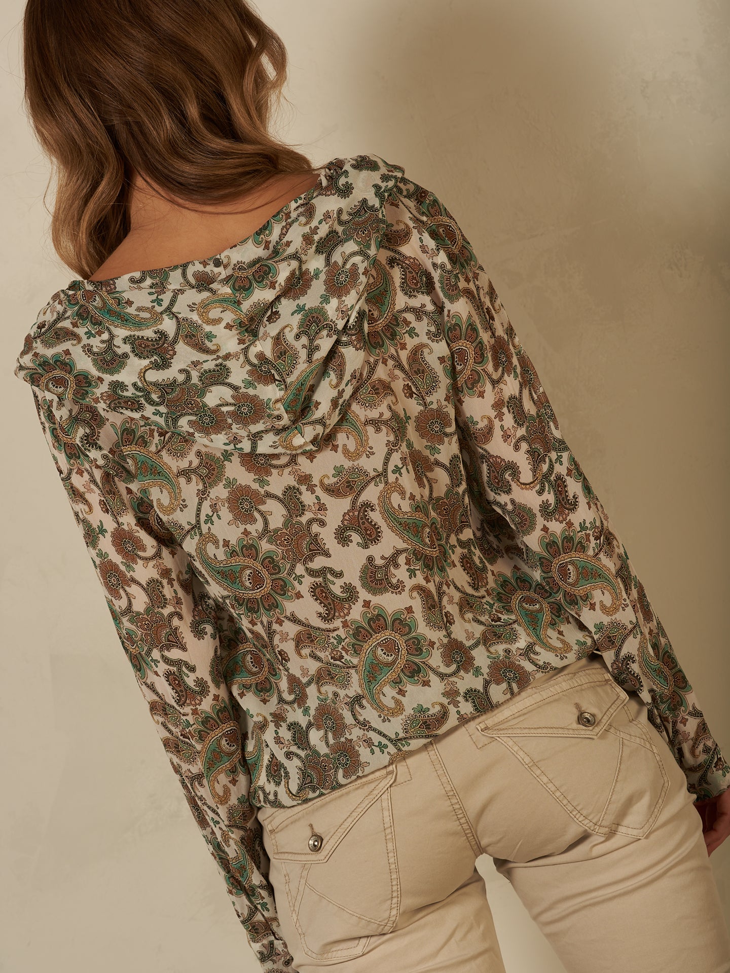 Blusa con cappuccio