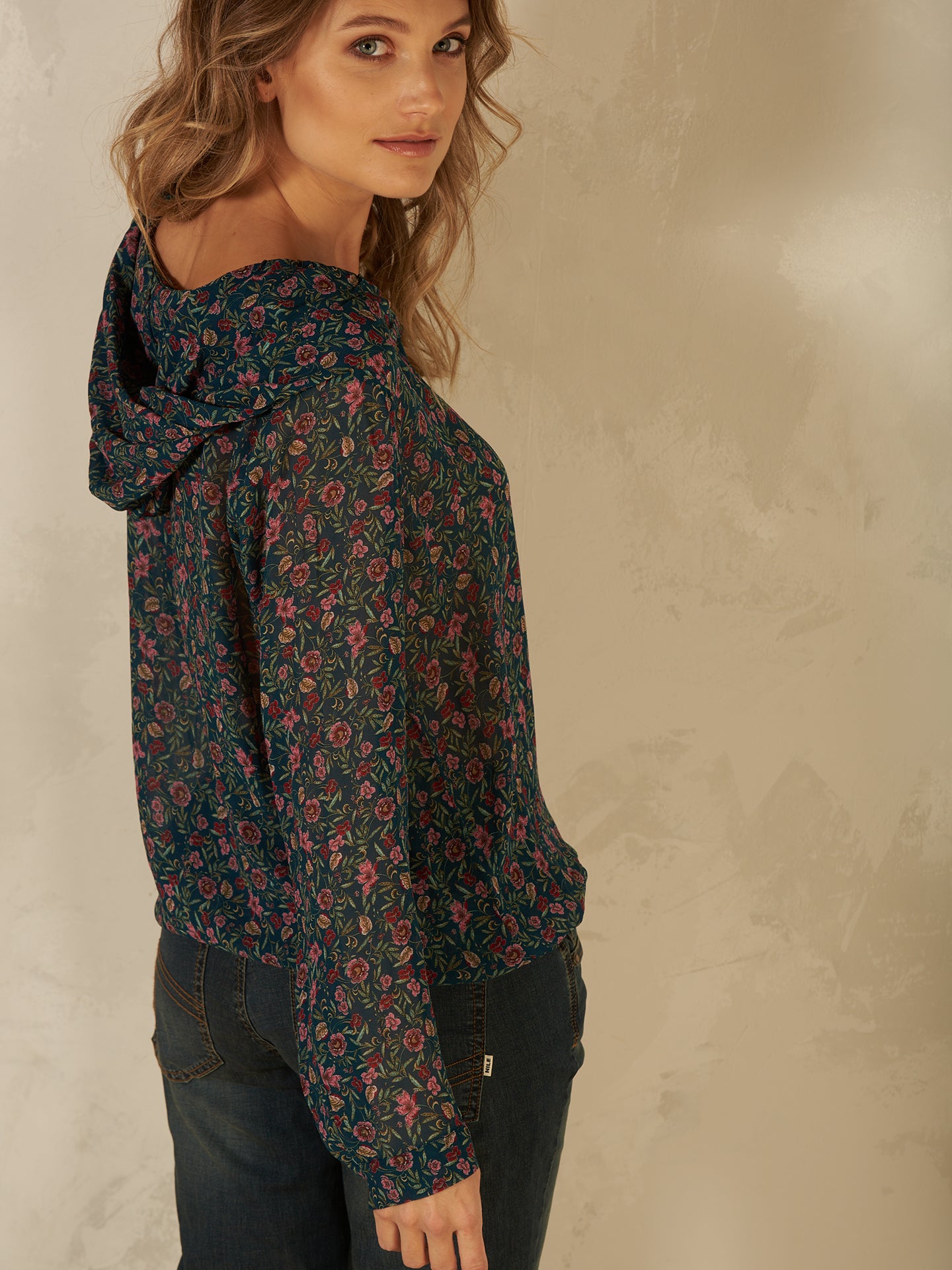 Blusa con cappuccio