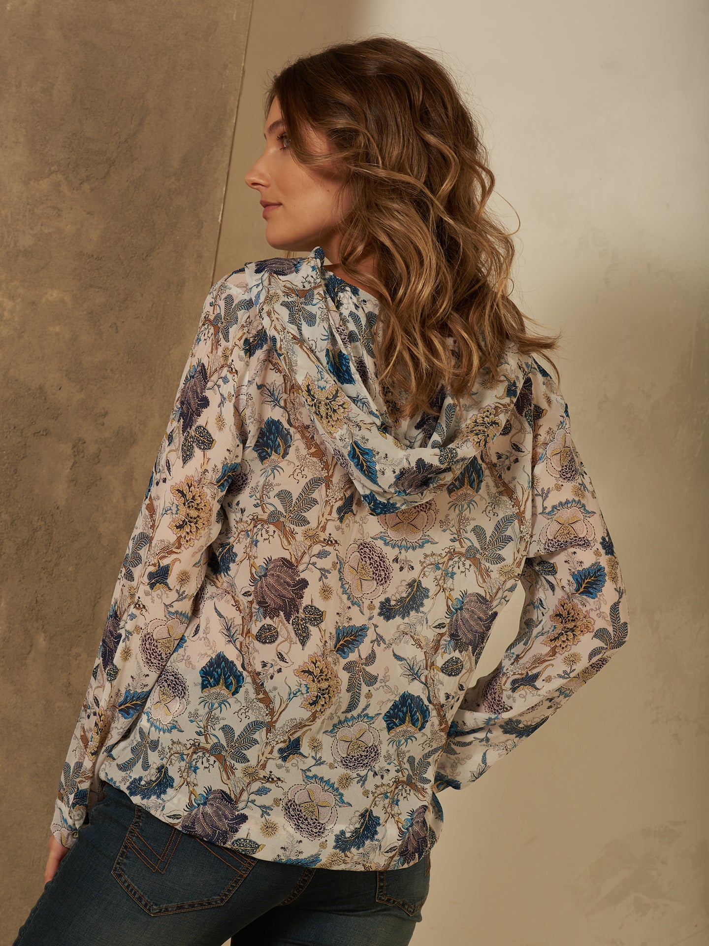 Blusa con cappuccio