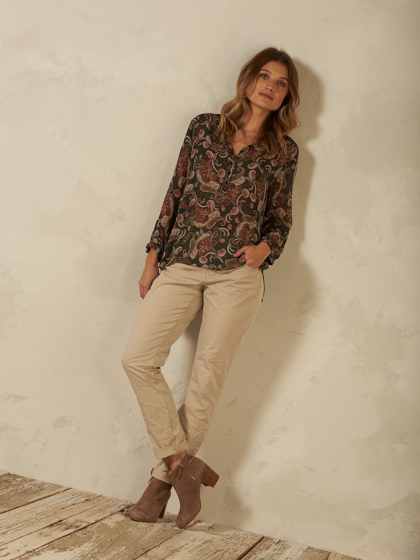 Blusa con scollo a V