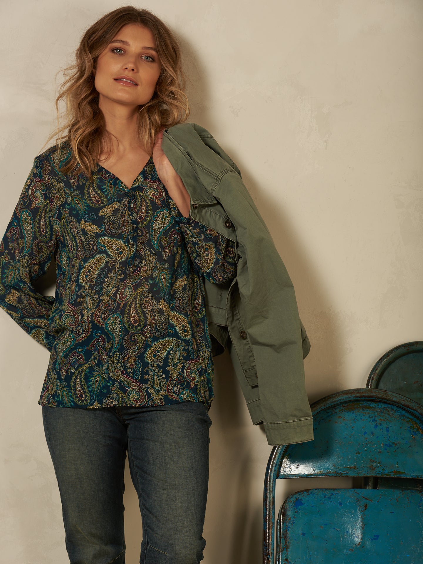 Blusa con scollo a V