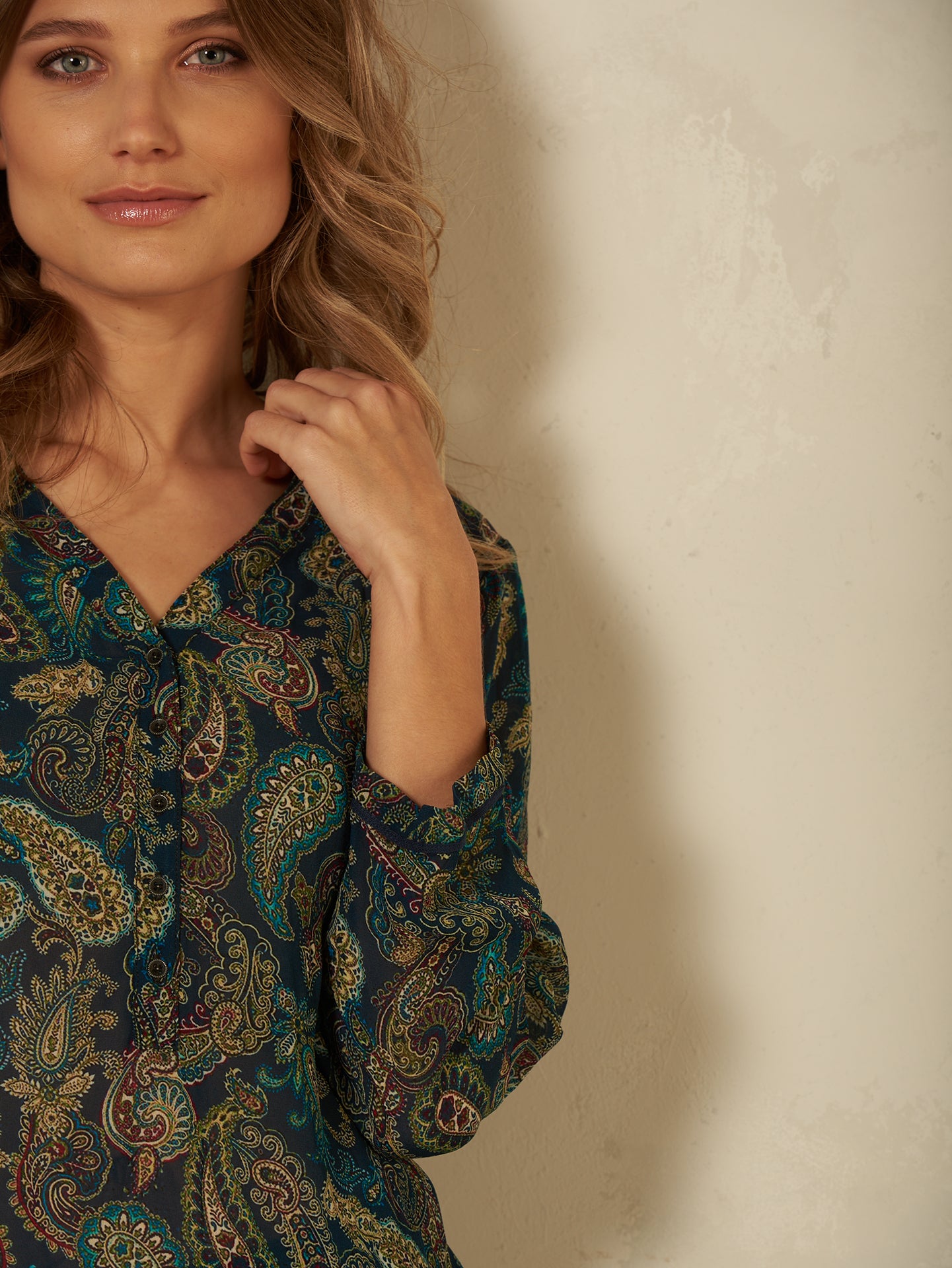 Blusa con scollo a V