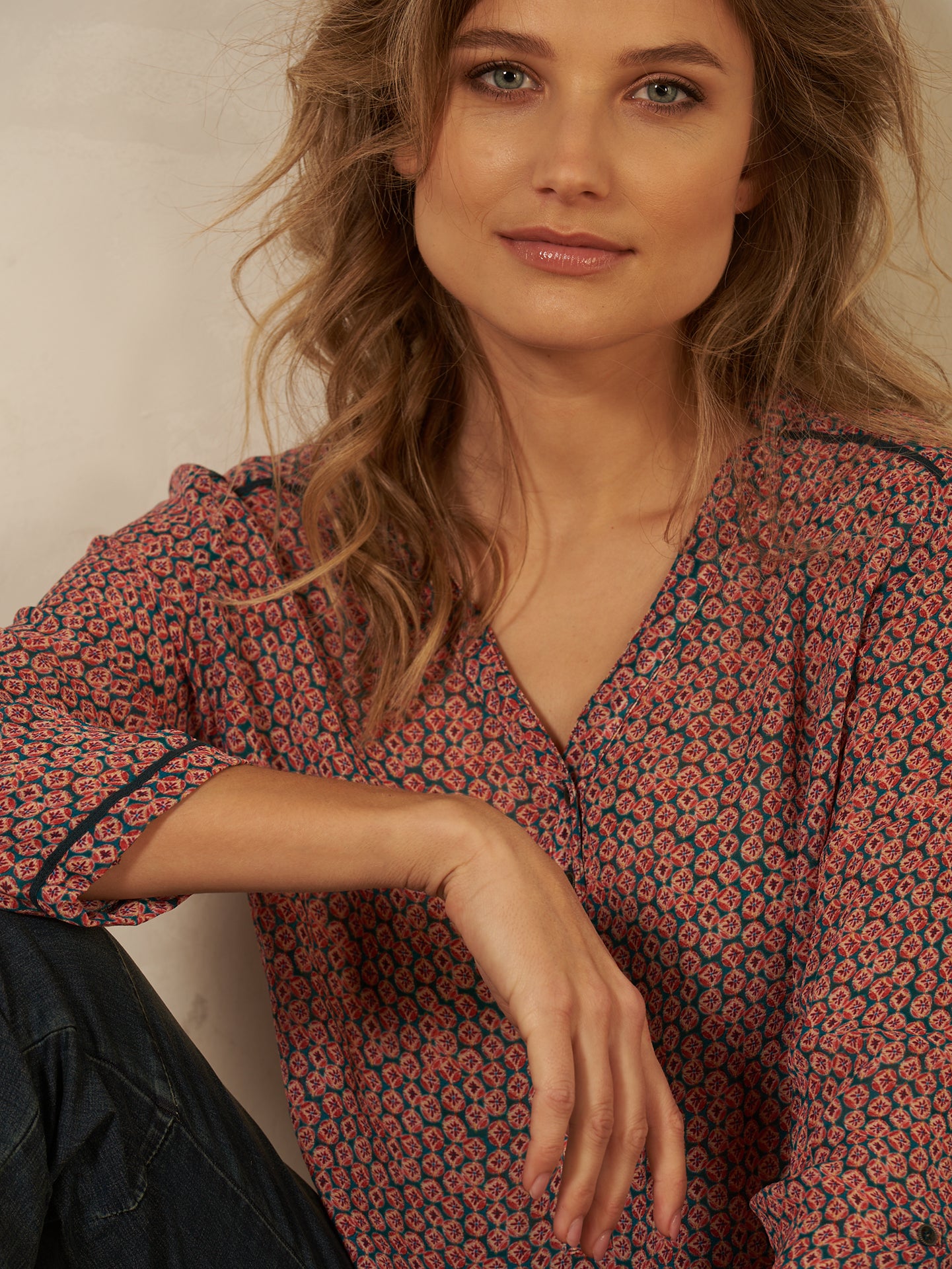 Blusa con scollo a V