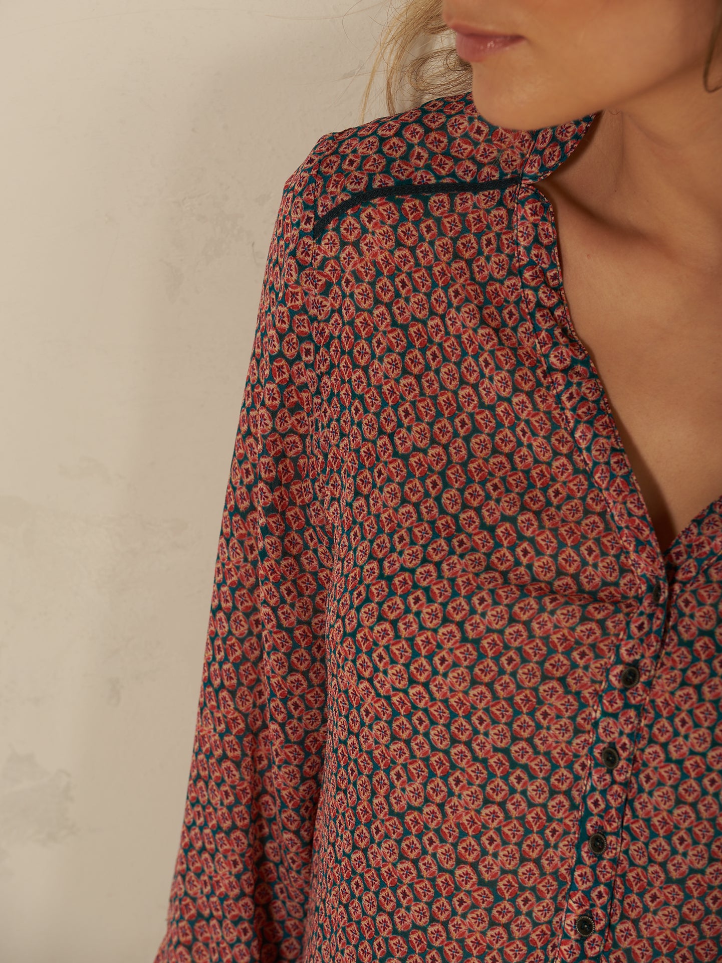 Blusa con scollo a V