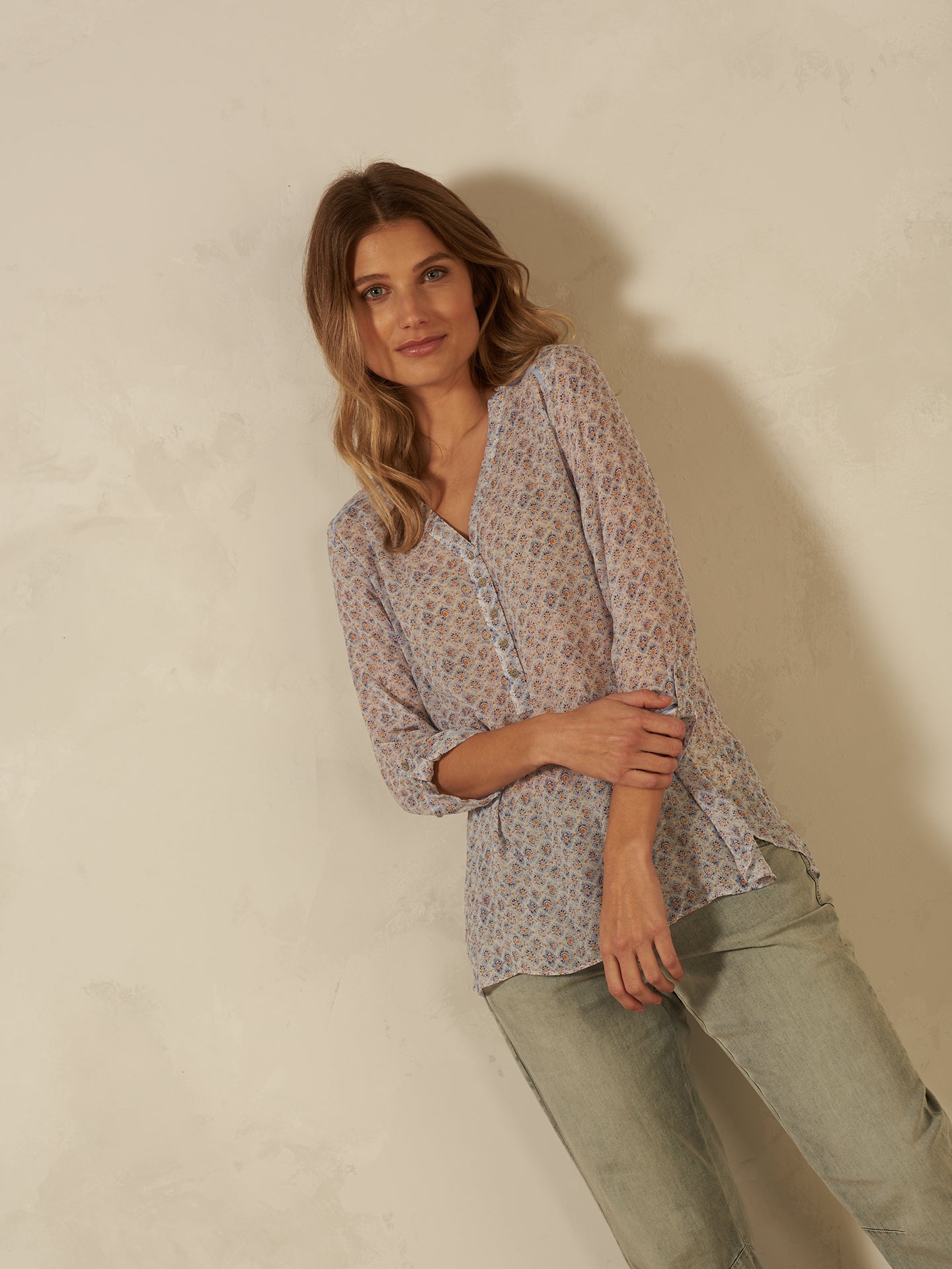 Blusa con scollo a V
