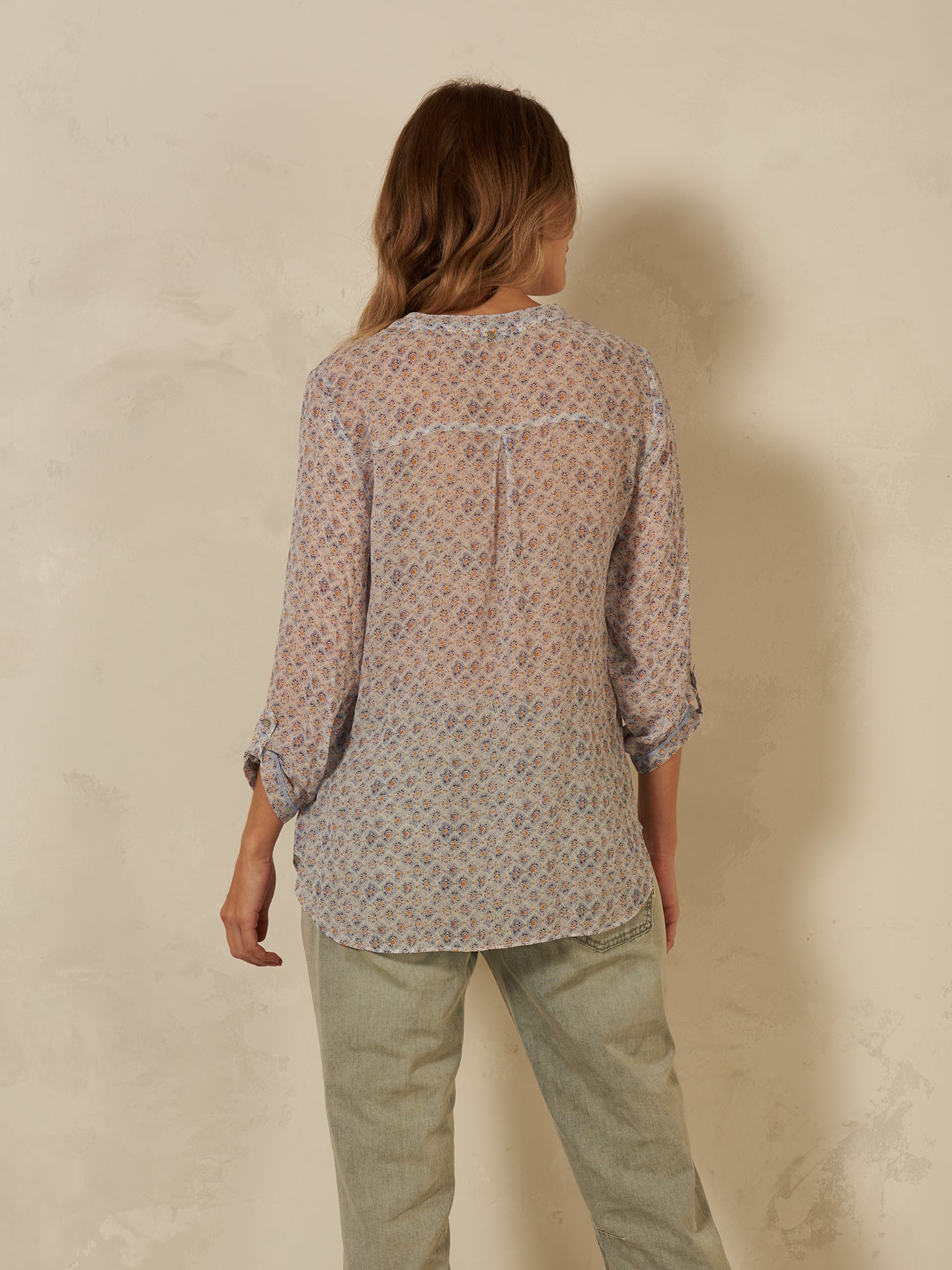 Blusa con scollo a V
