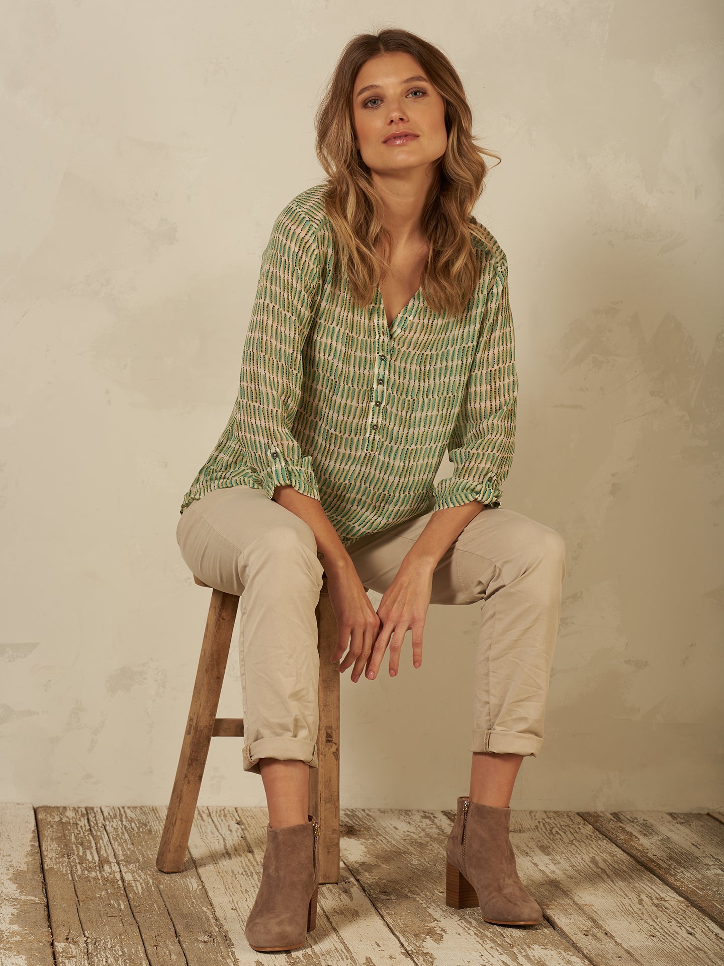 Blusa con scollo a V