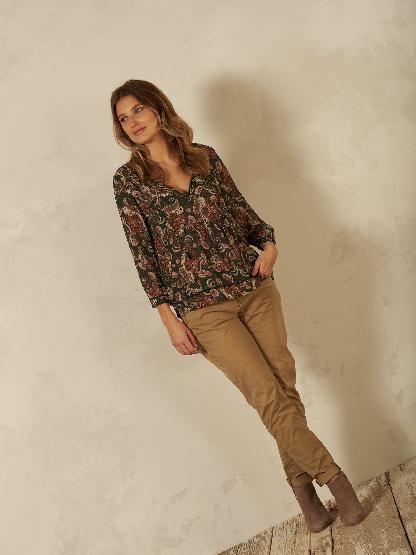 Blusa con scollo a V