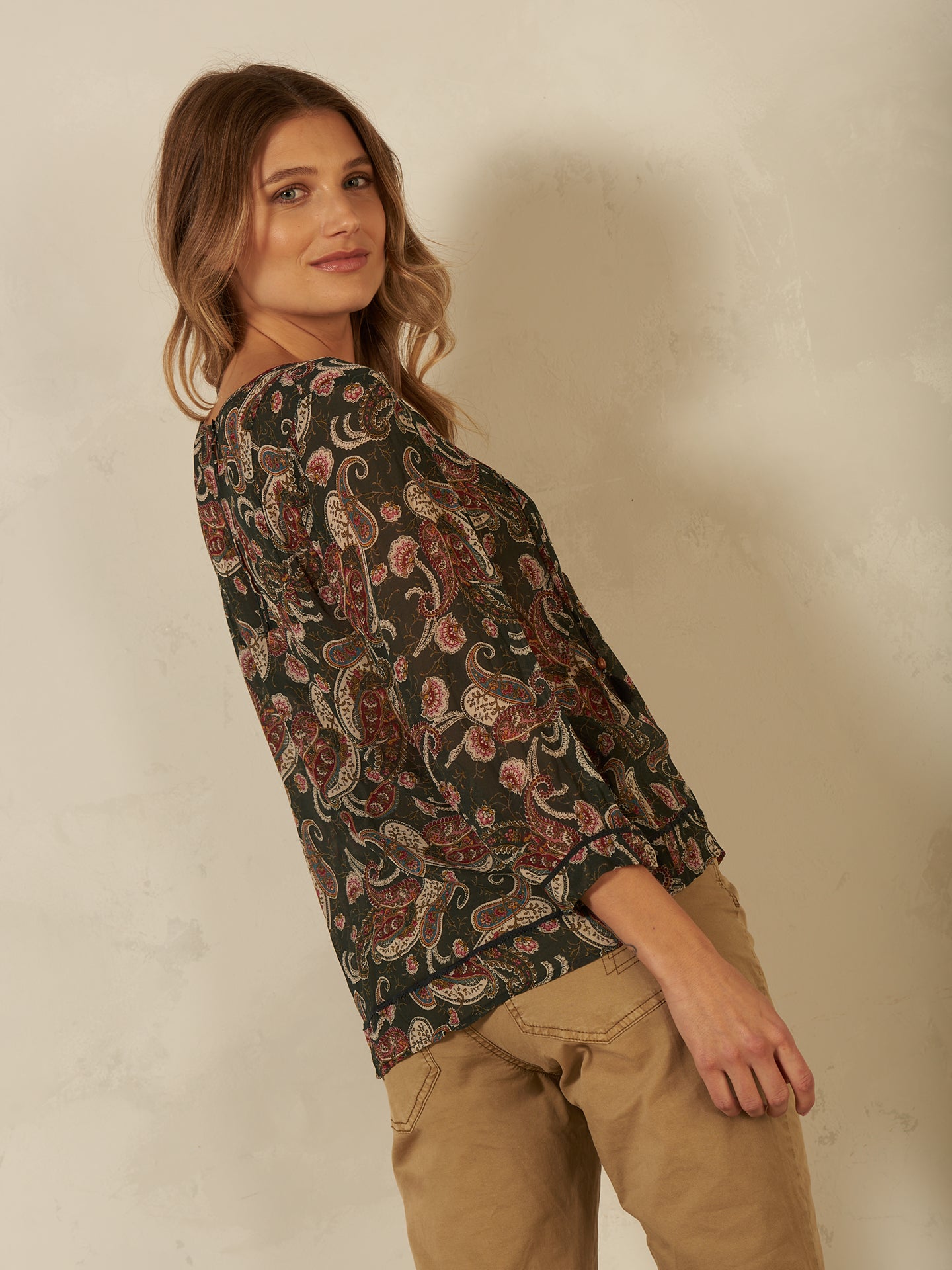 Blusa con scollo a V