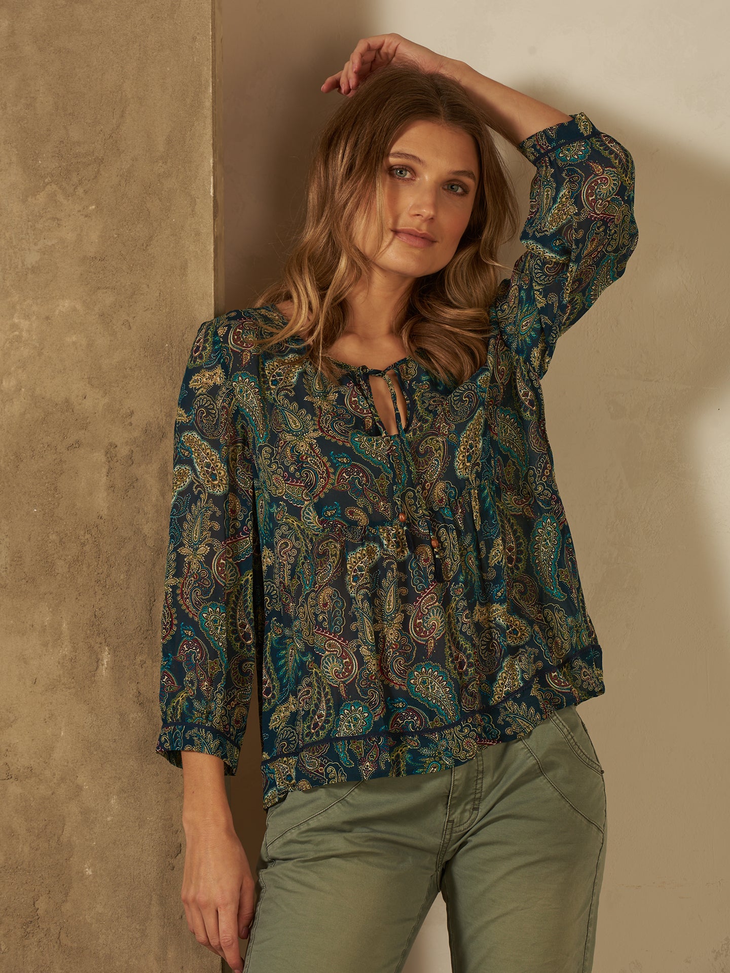 Blusa con scollo a V
