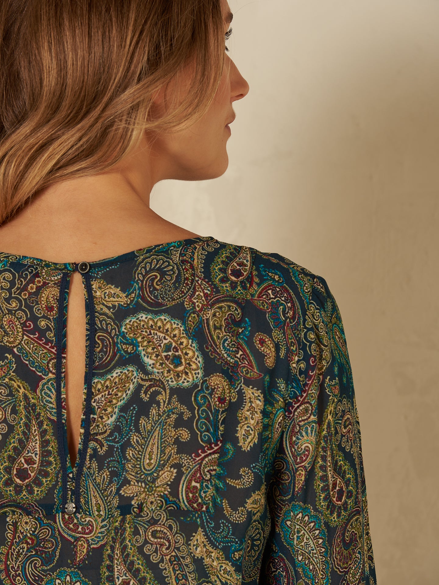 Blusa con scollo a V