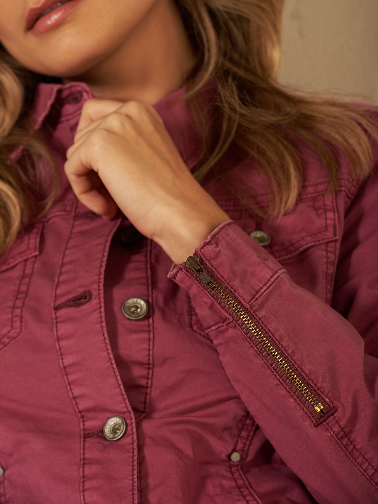 Jacke mit Kopfverschluss