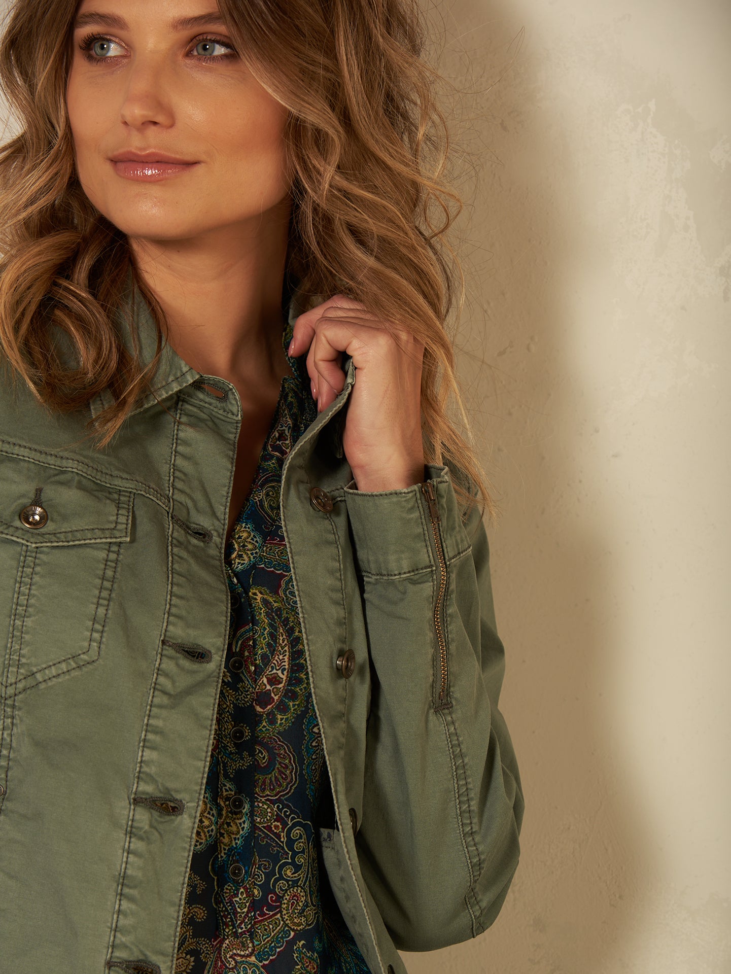 Jacke mit Kopfverschluss