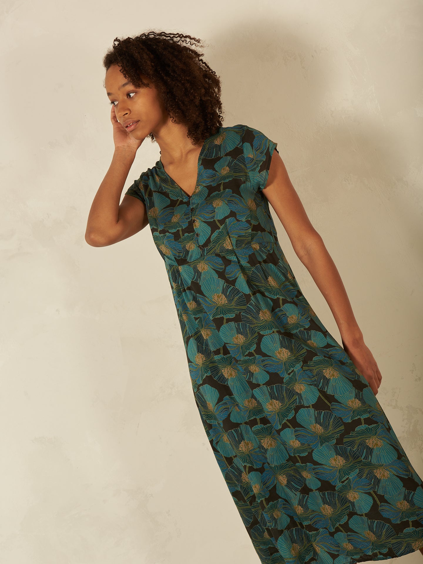 Kleid mit V-Ausschnitt