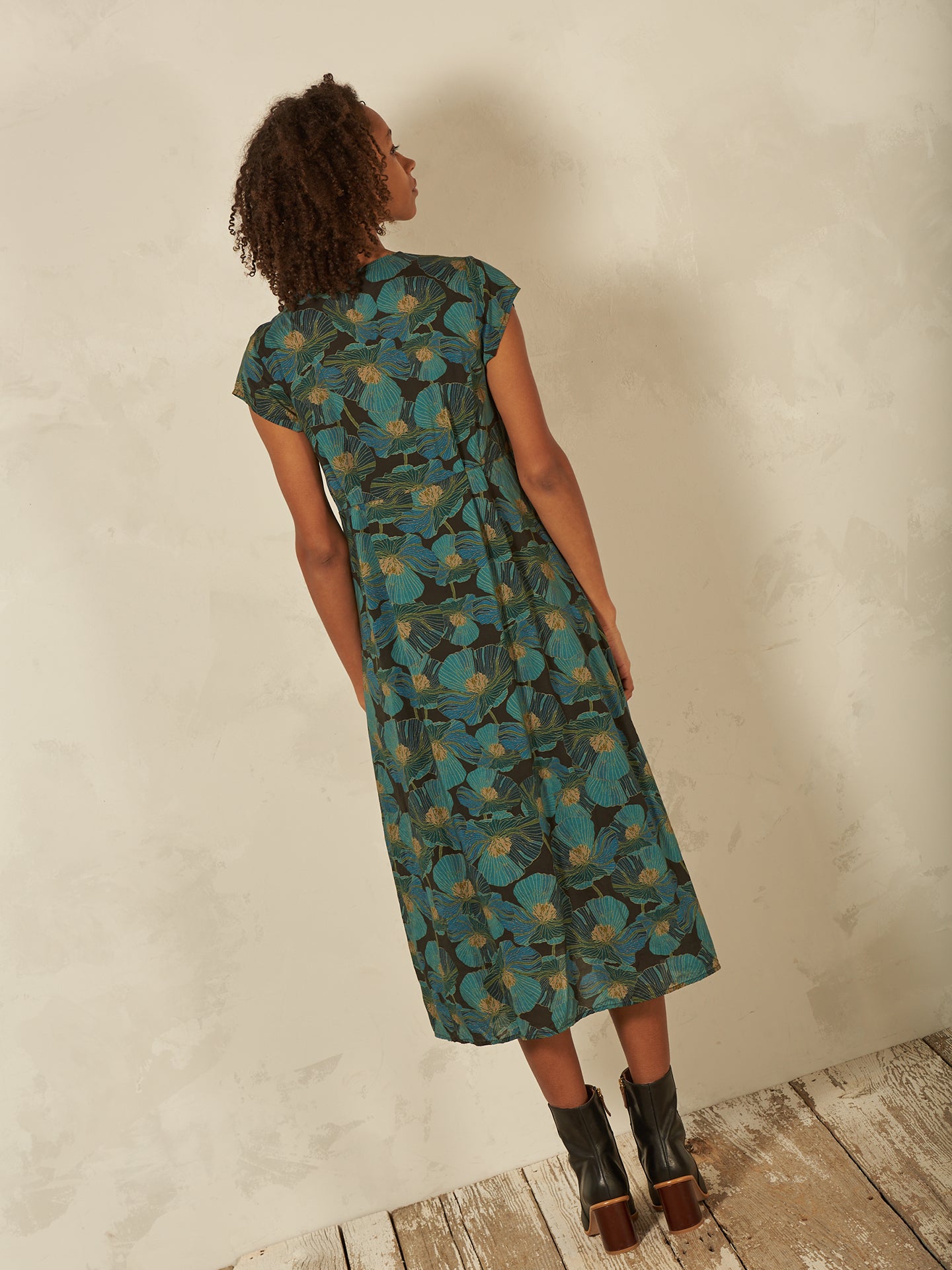 Kleid mit V-Ausschnitt