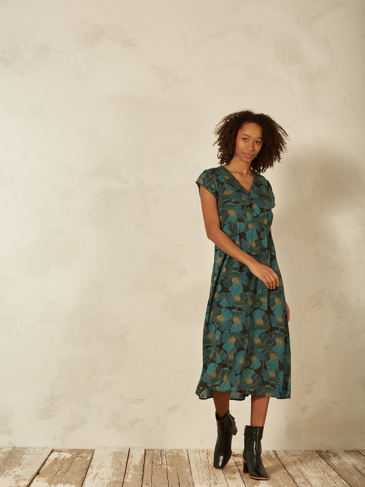 Kleid mit V-Ausschnitt