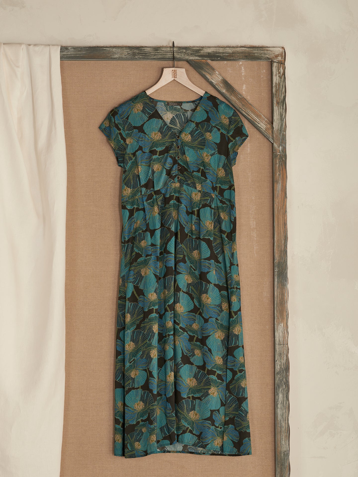 Kleid mit V-Ausschnitt