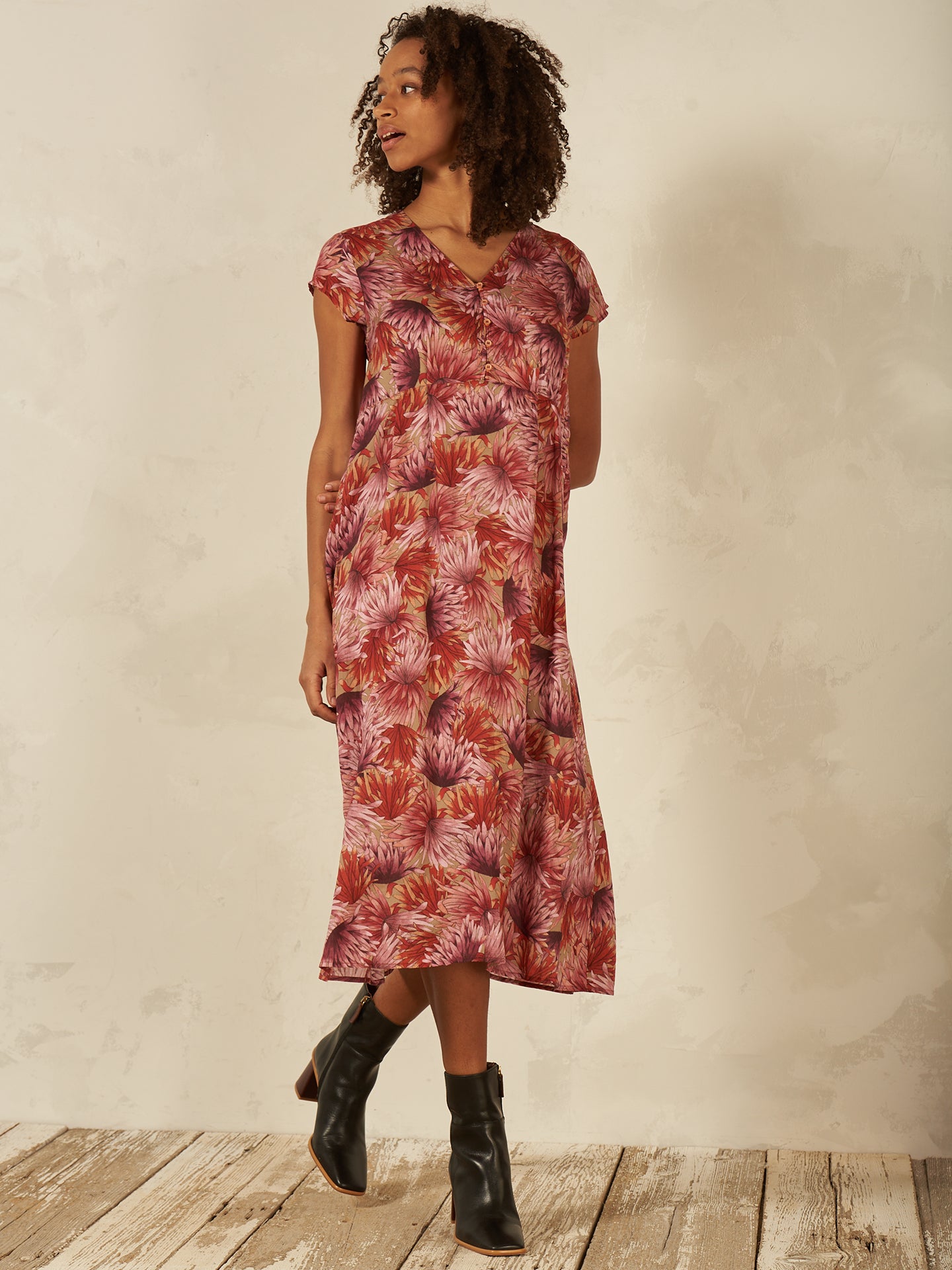 Kleid mit V-Ausschnitt