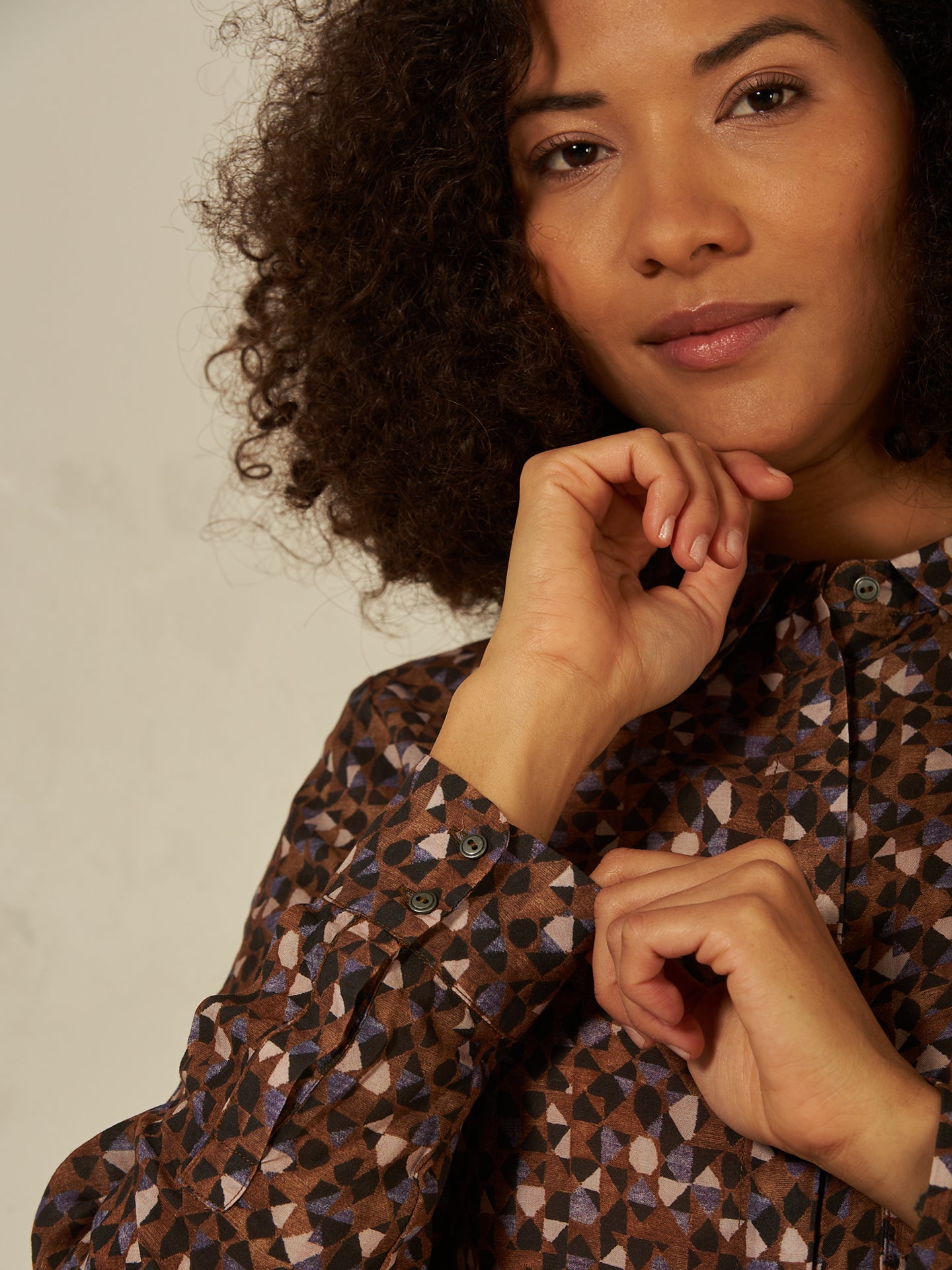 Blusa con abbottonatura