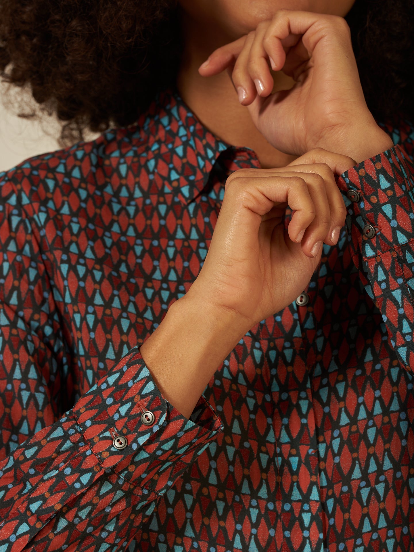 Blusa con abbottonatura