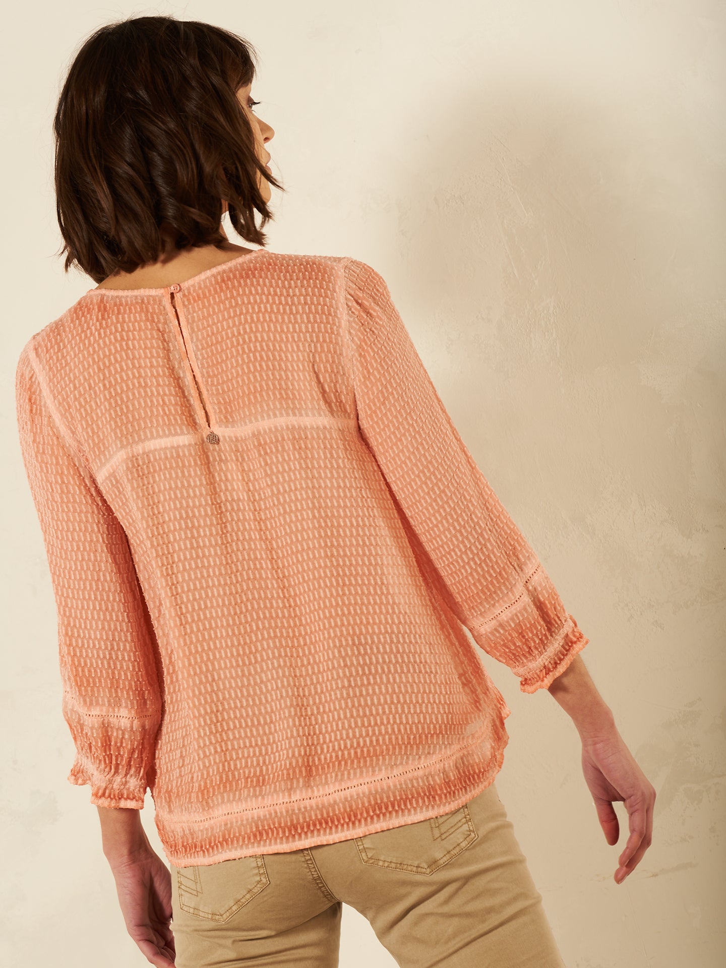 Blusa con dettaglio all’uncinetto