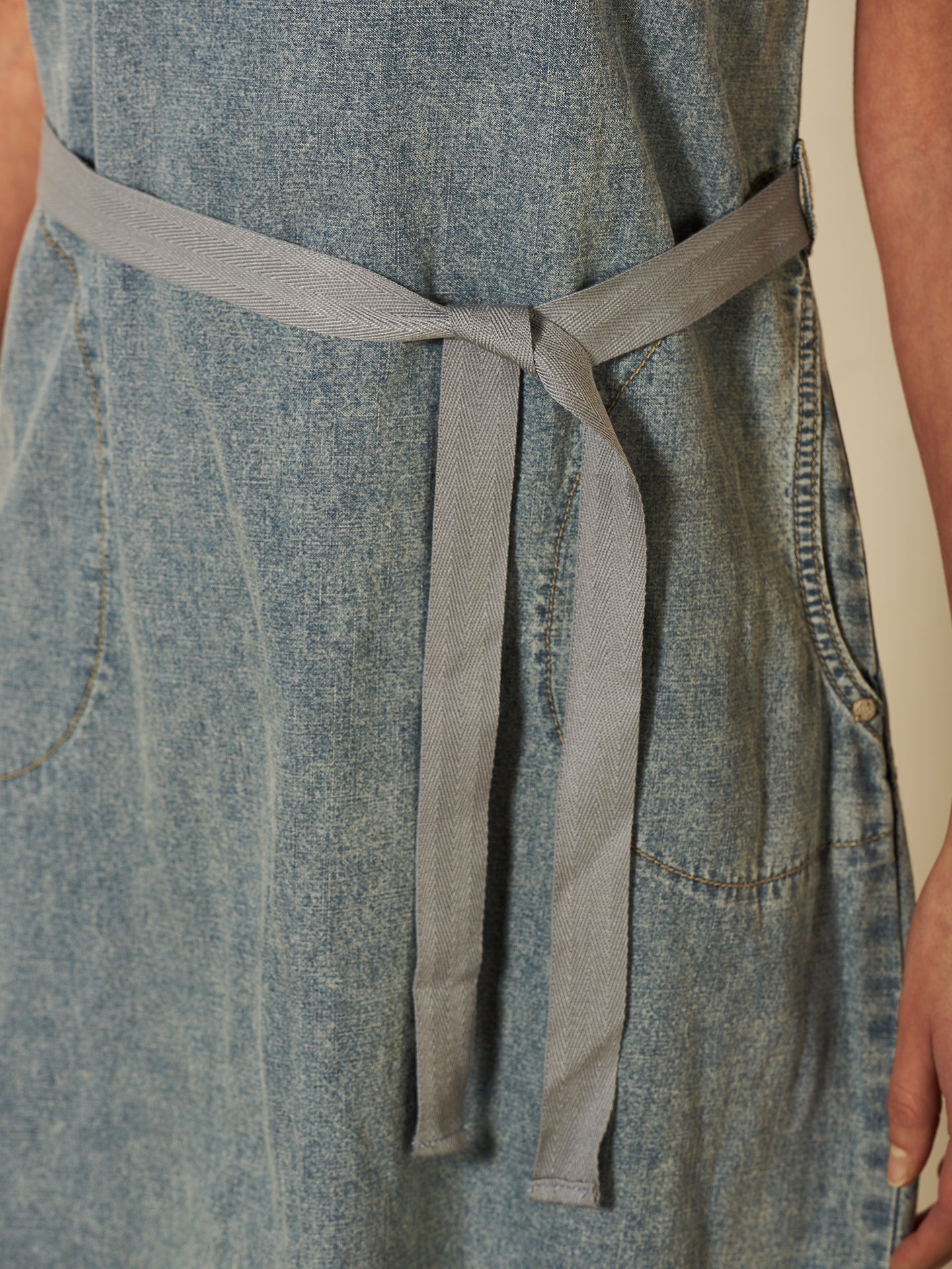 Vestito in misto lino