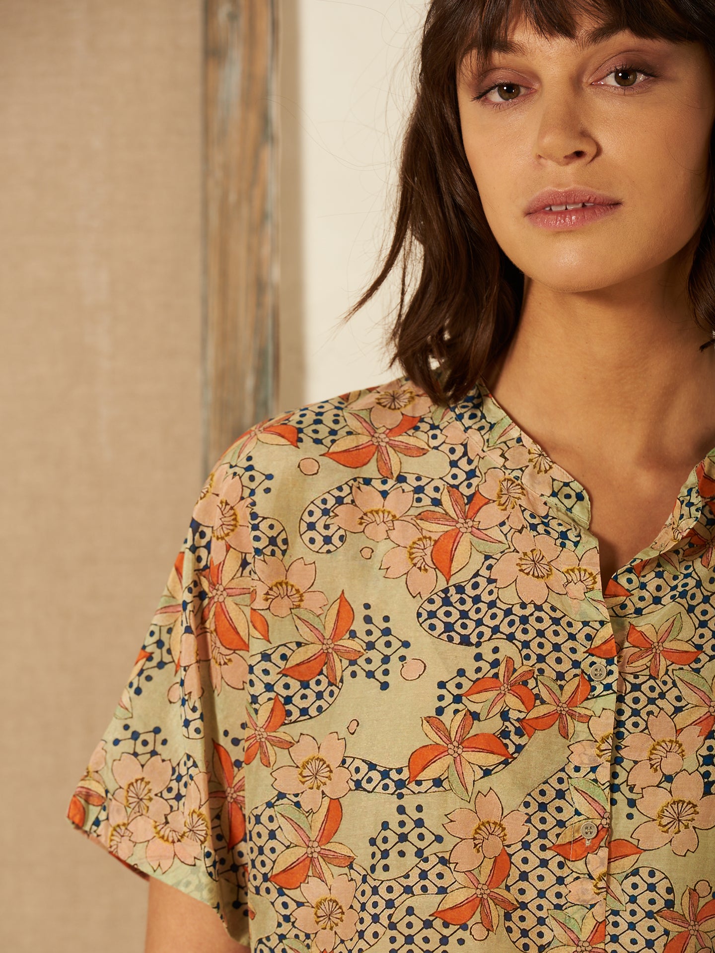 Blusa con abbottonatura