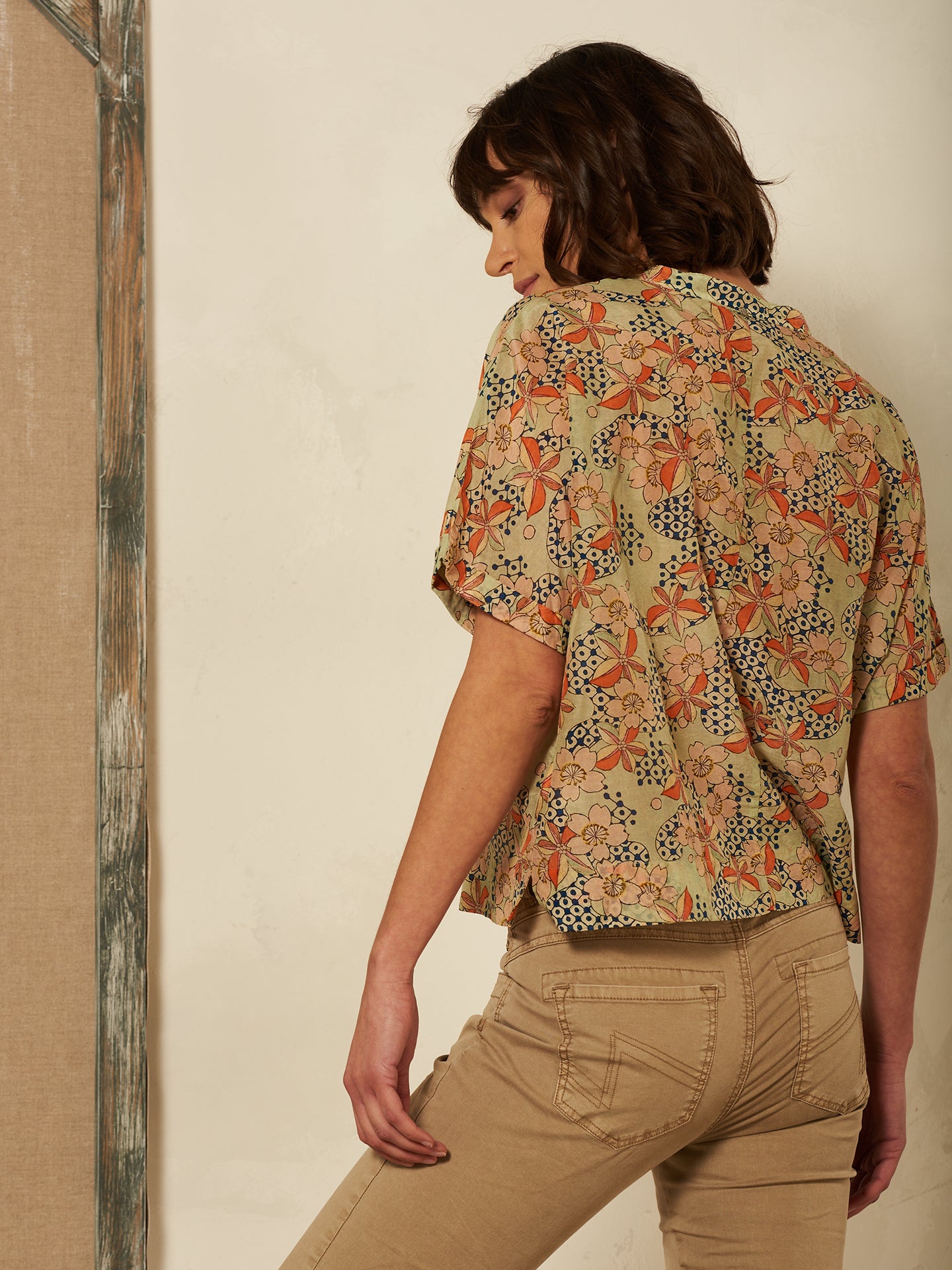 Blusa con abbottonatura