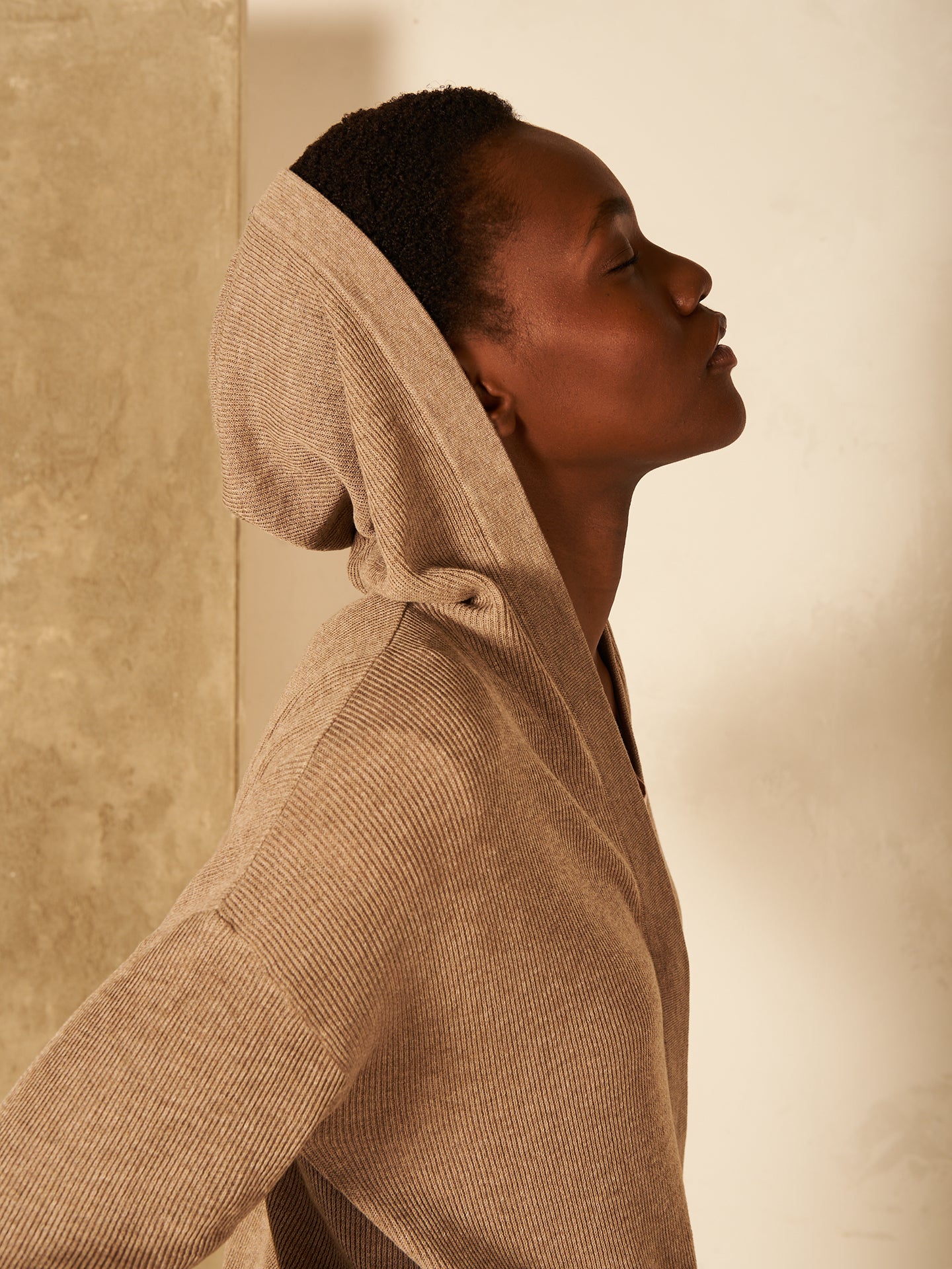 Strickjacke mit Kapuze