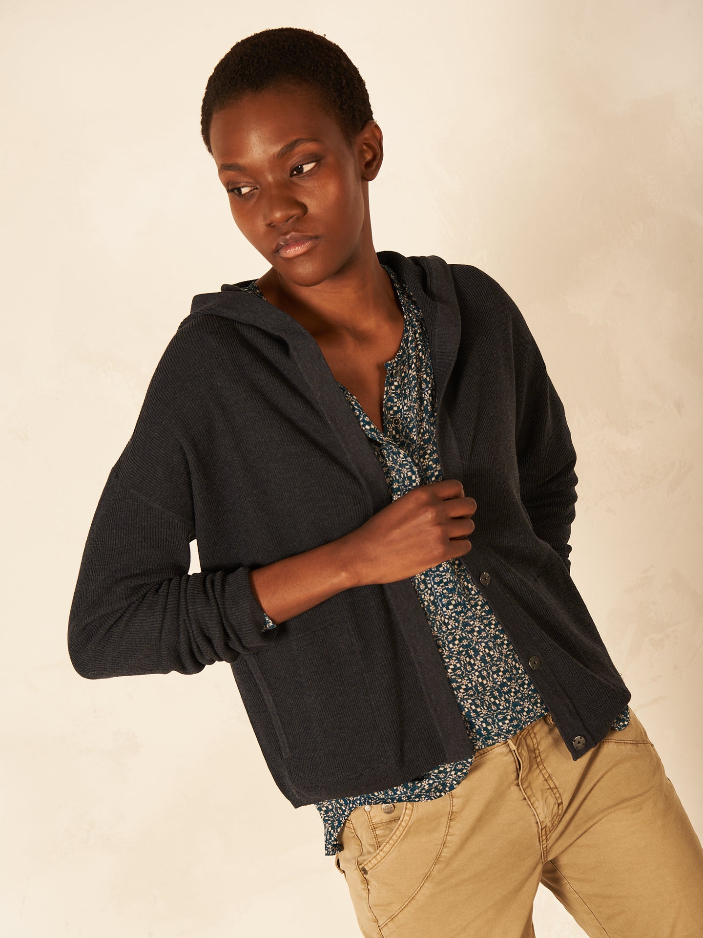 Strickjacke mit Kapuze