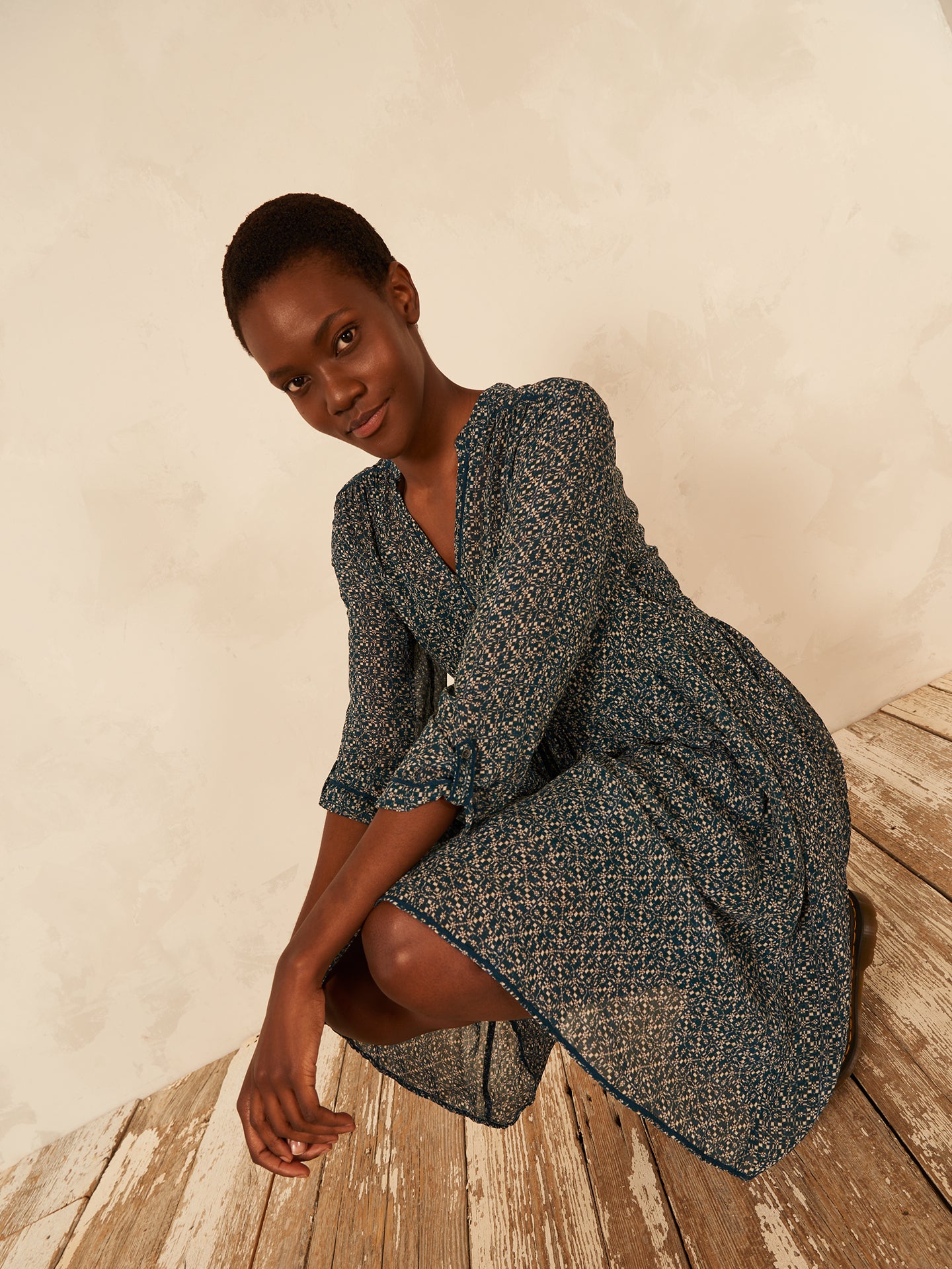 Kleid mit V-Ausschnitt