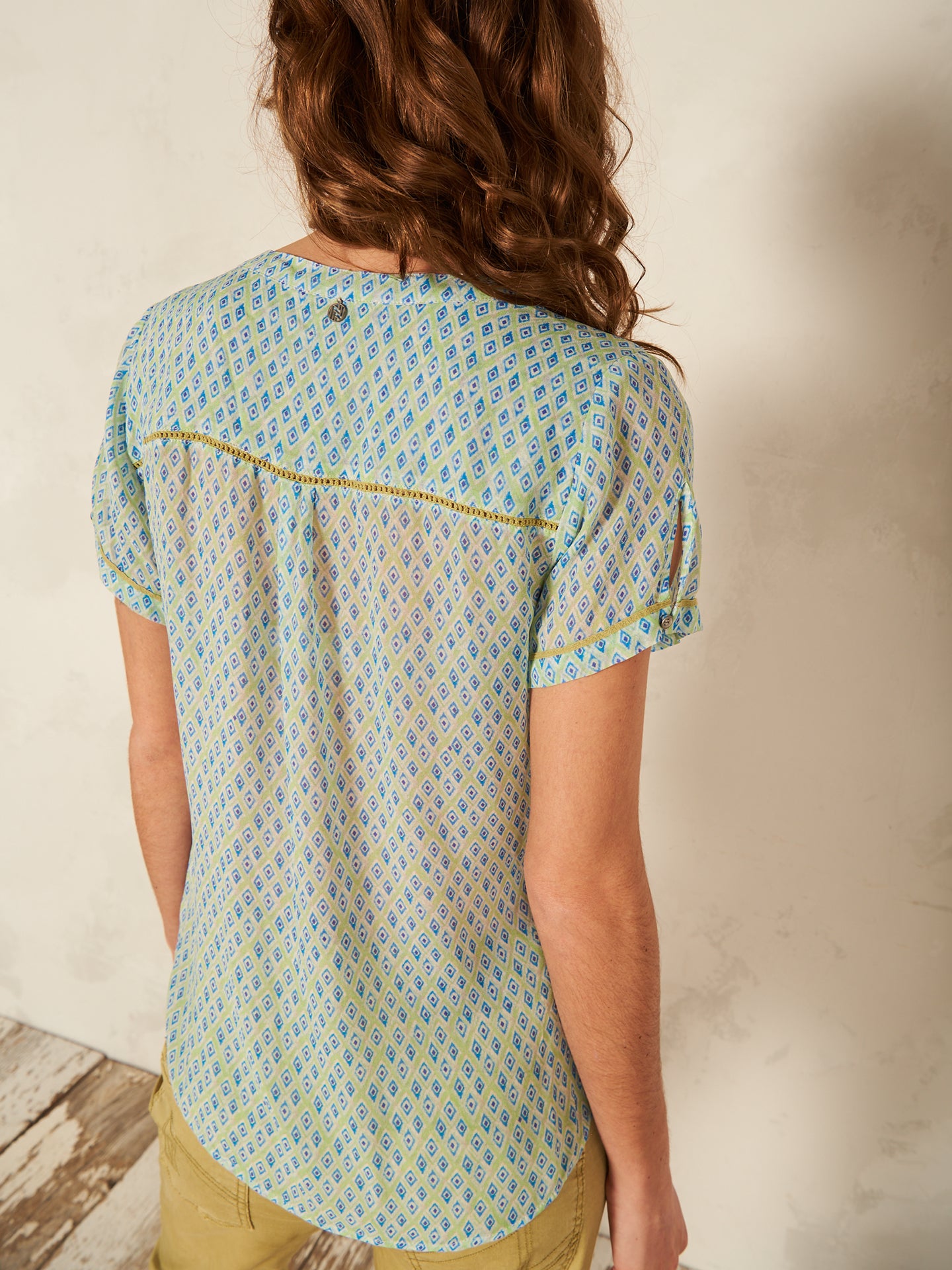 Blusa con scollo a V