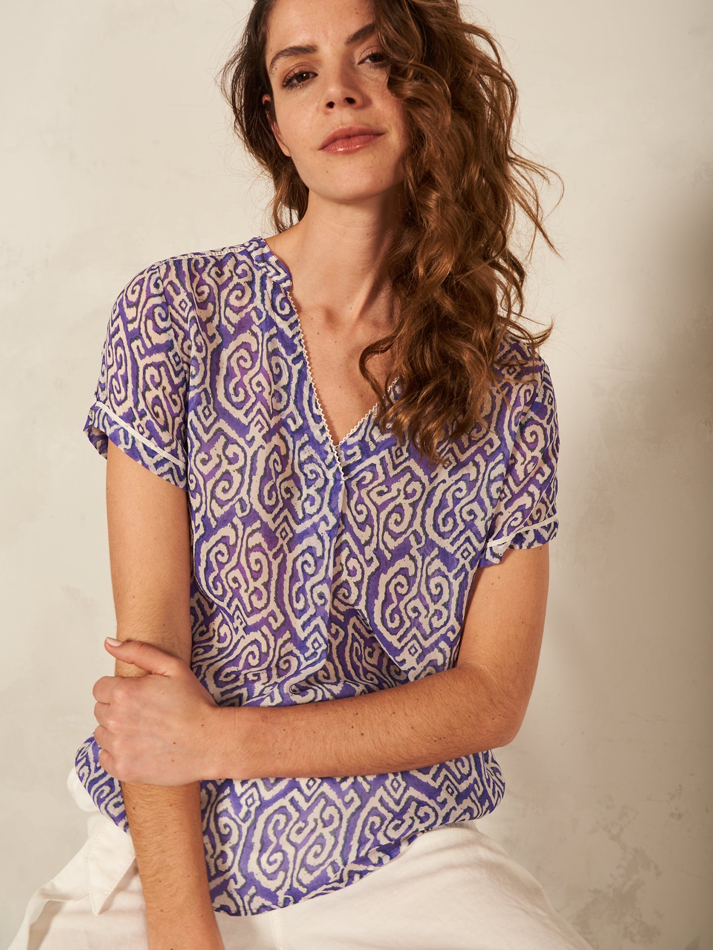 Blusa con scollo a V