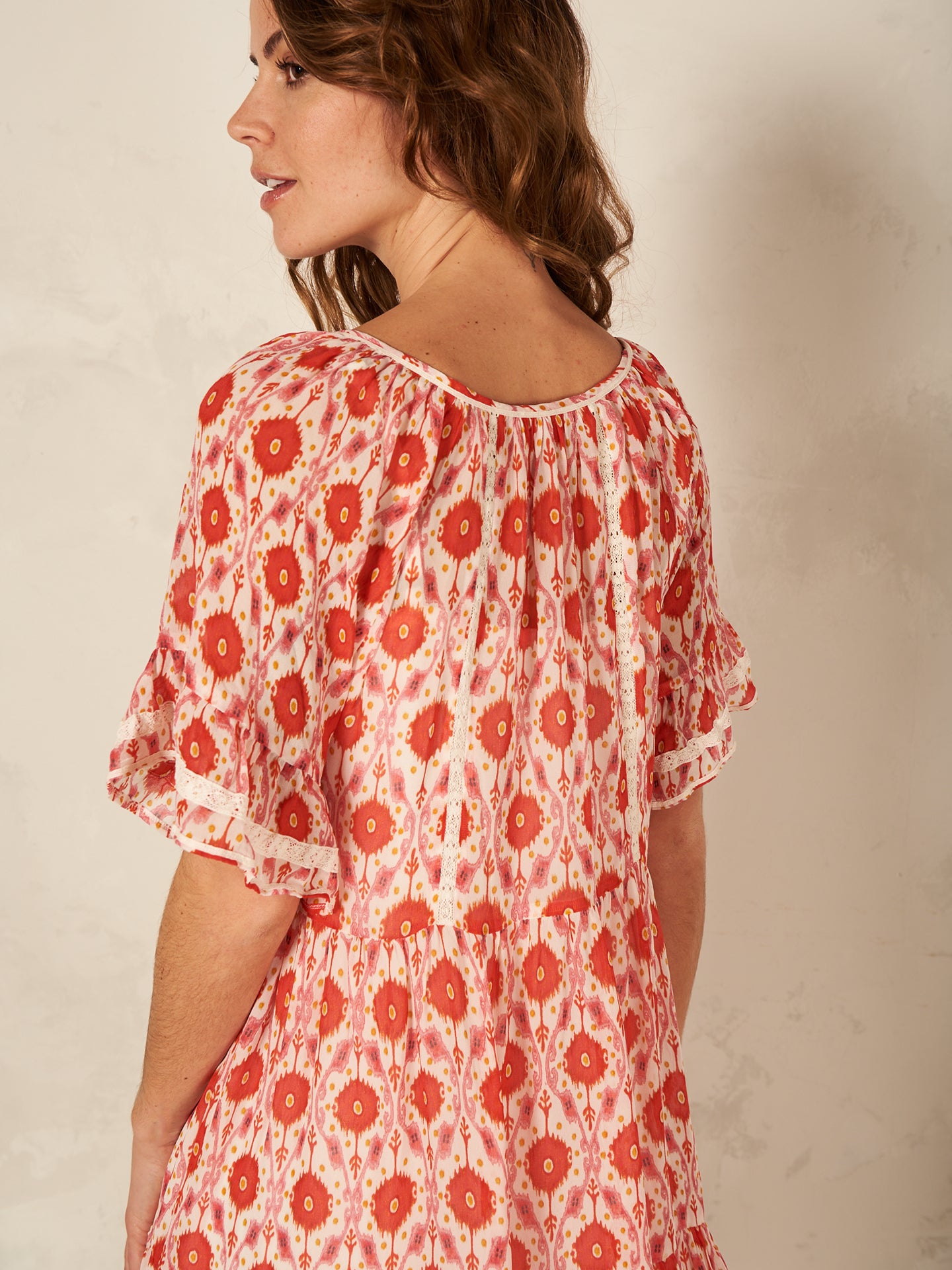 Kleid mit Volant