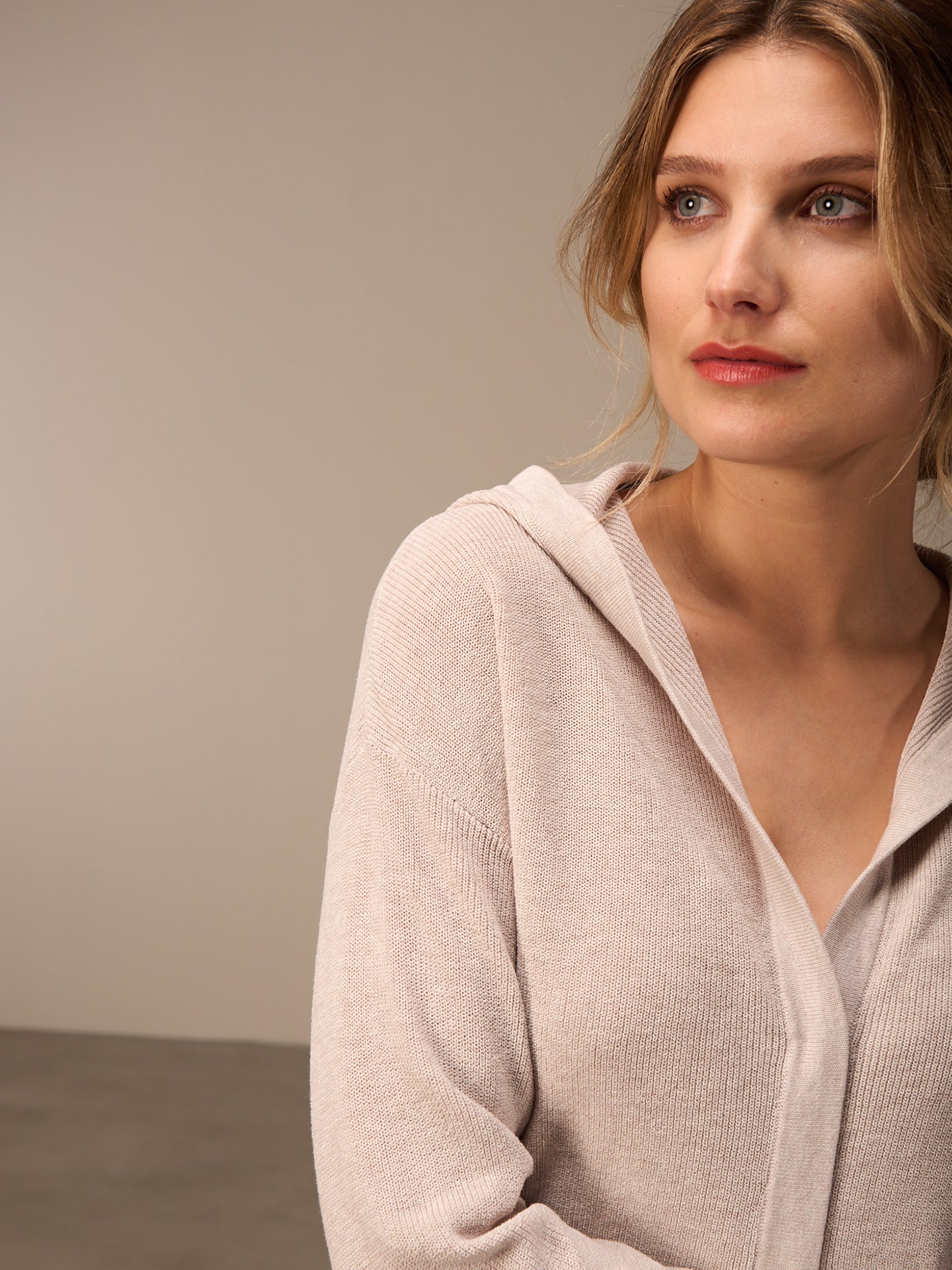 Giacca in maglia con cappuccio