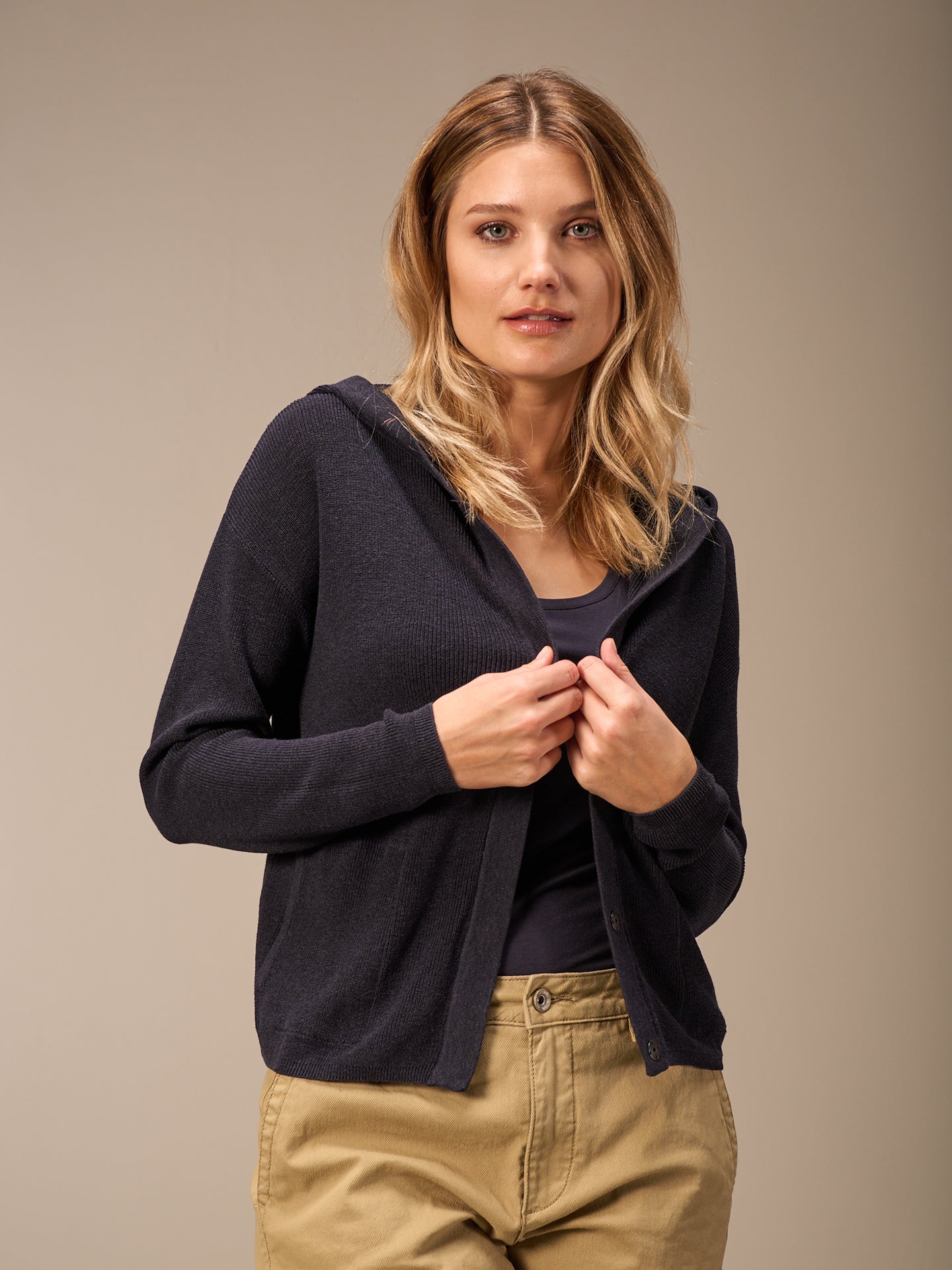 Strickjacke mit Kapuze