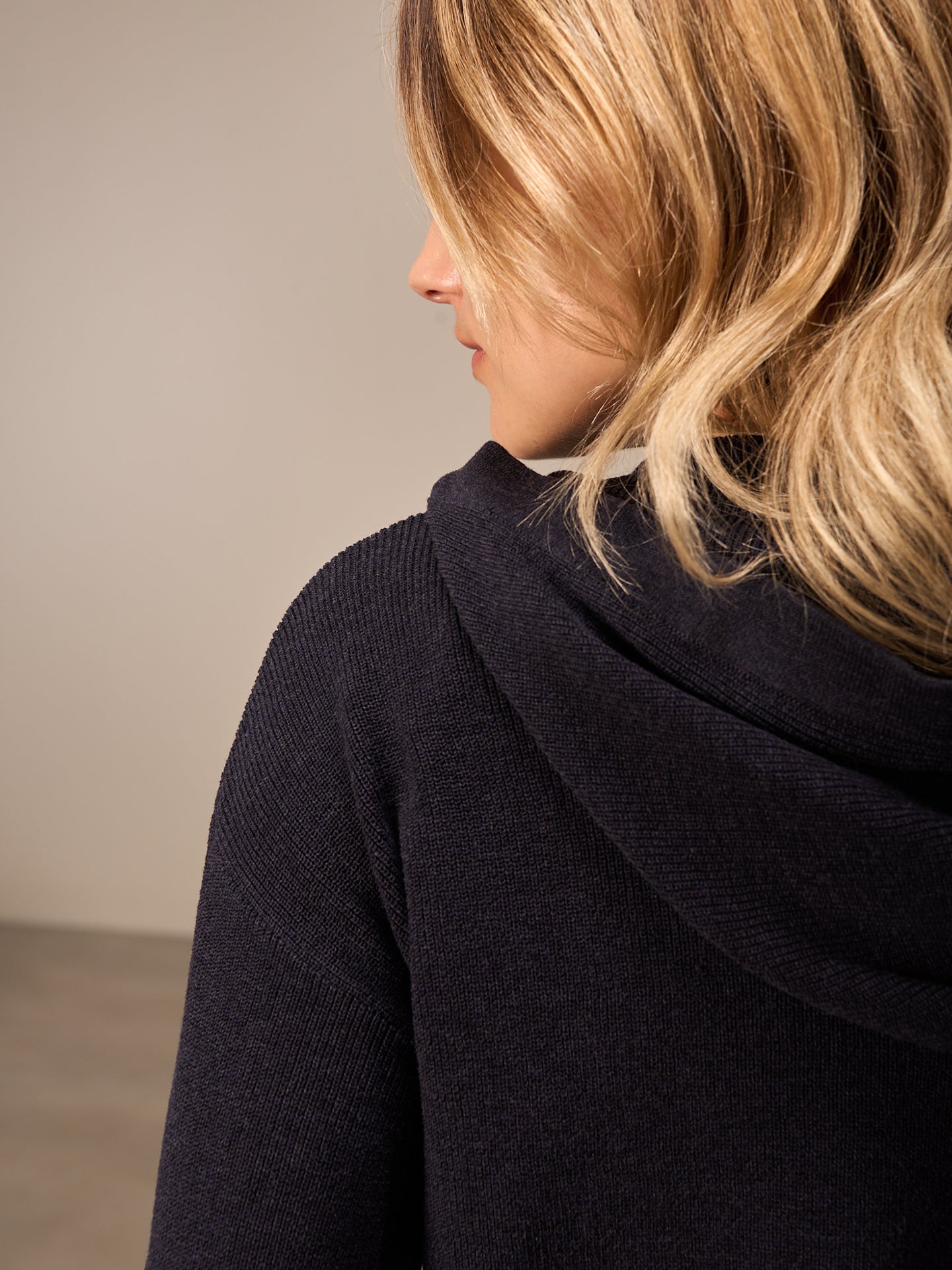 Giacca in maglia con cappuccio