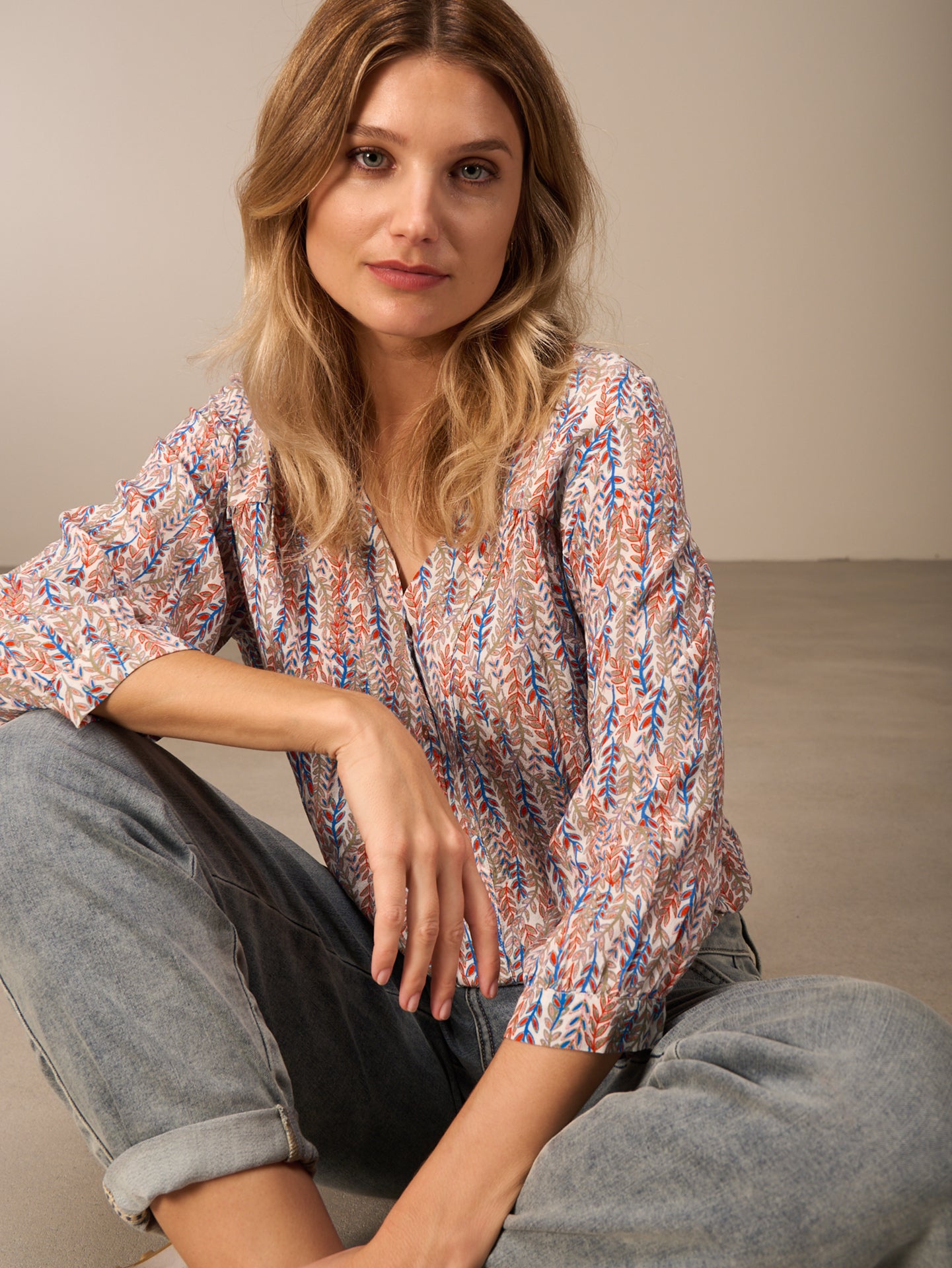 3/4-sleeved blouse