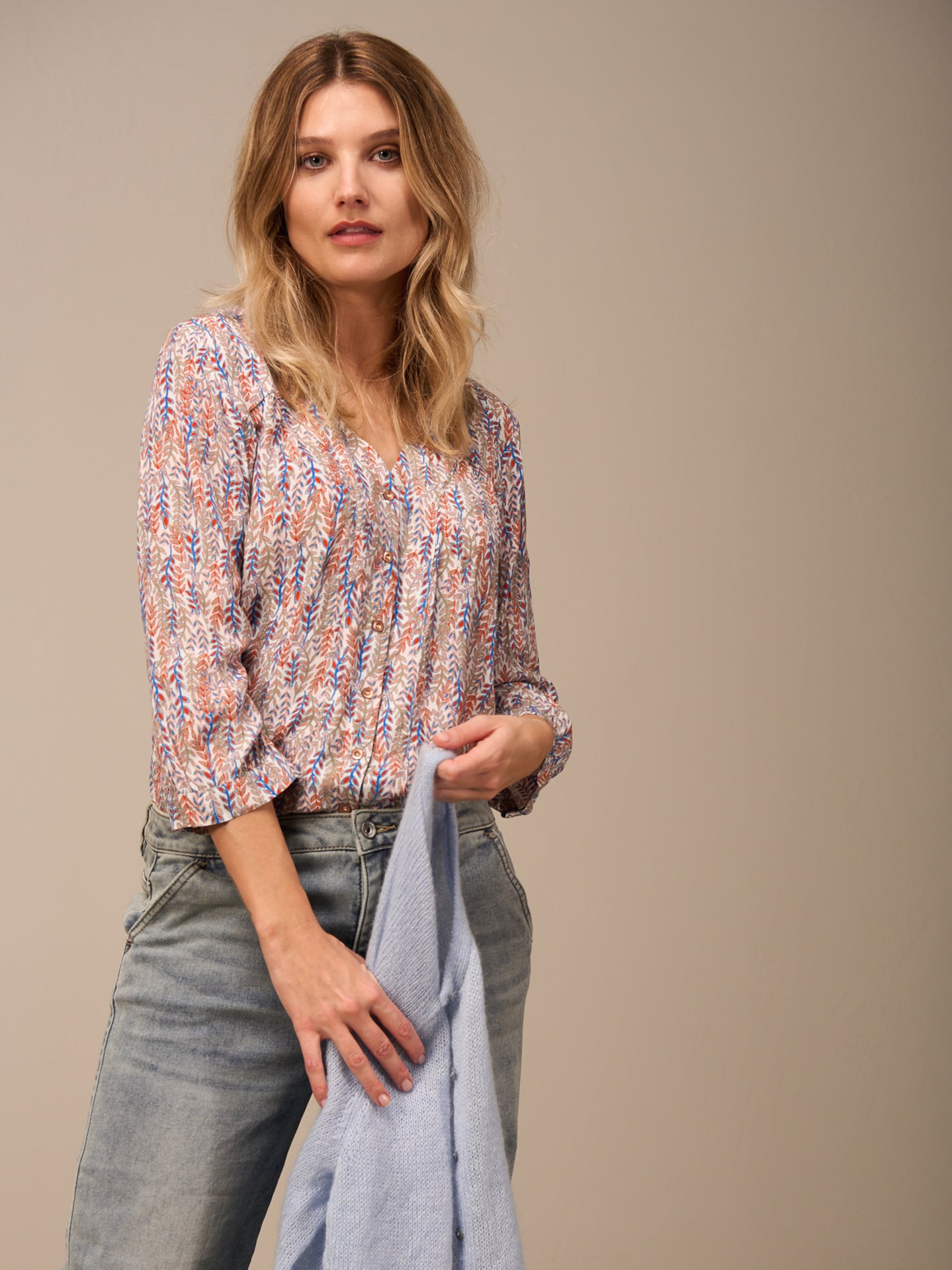 3/4-sleeved blouse