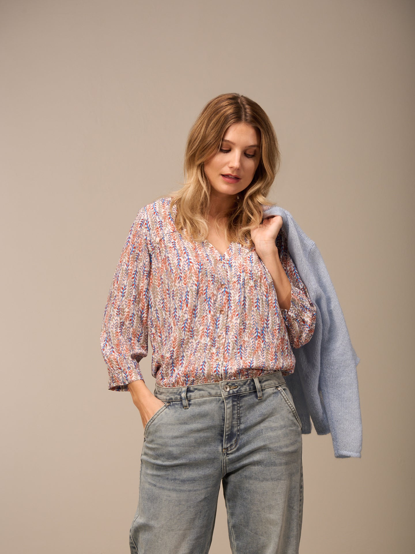 3/4-sleeved blouse