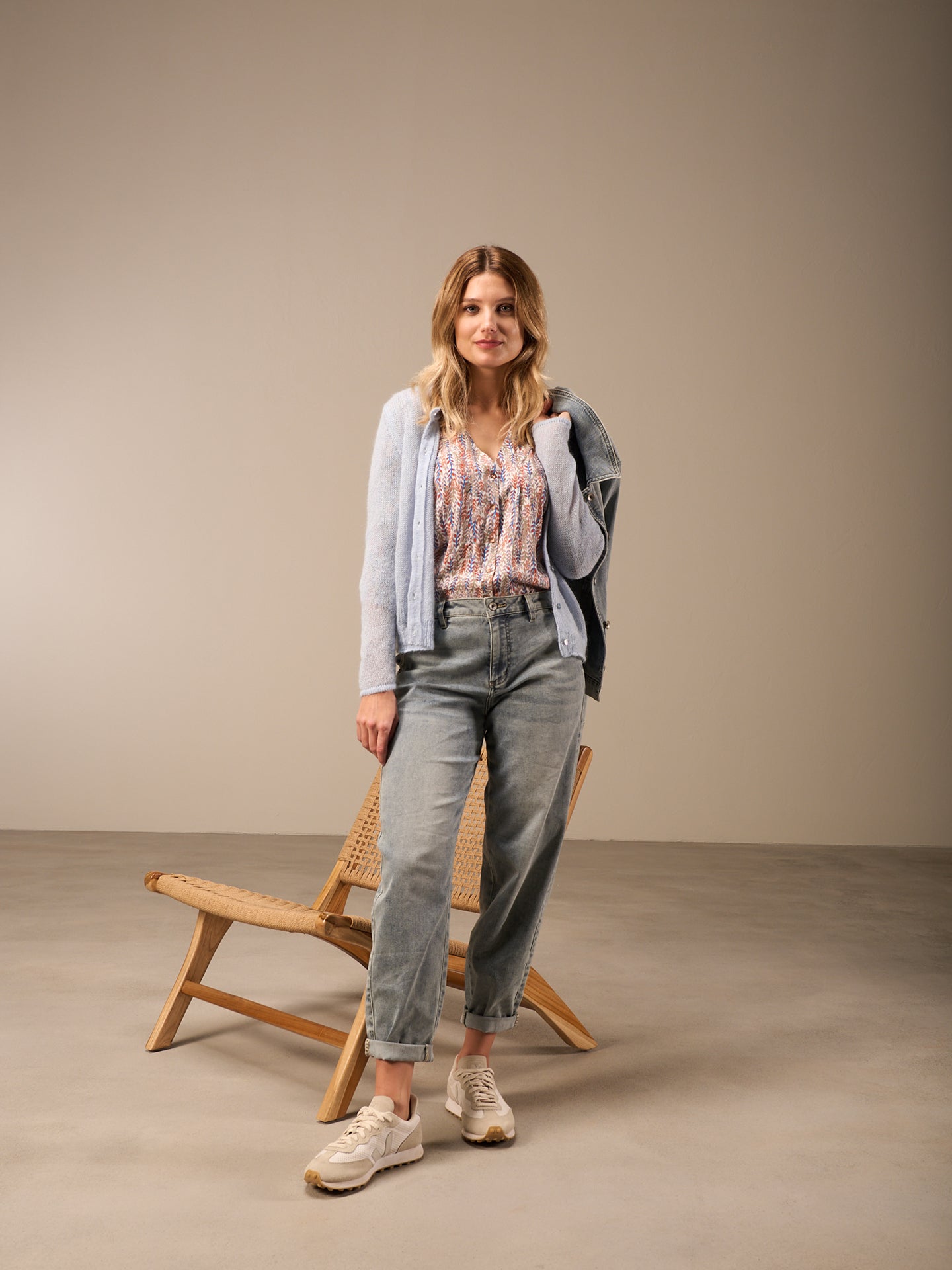 3/4-sleeved blouse