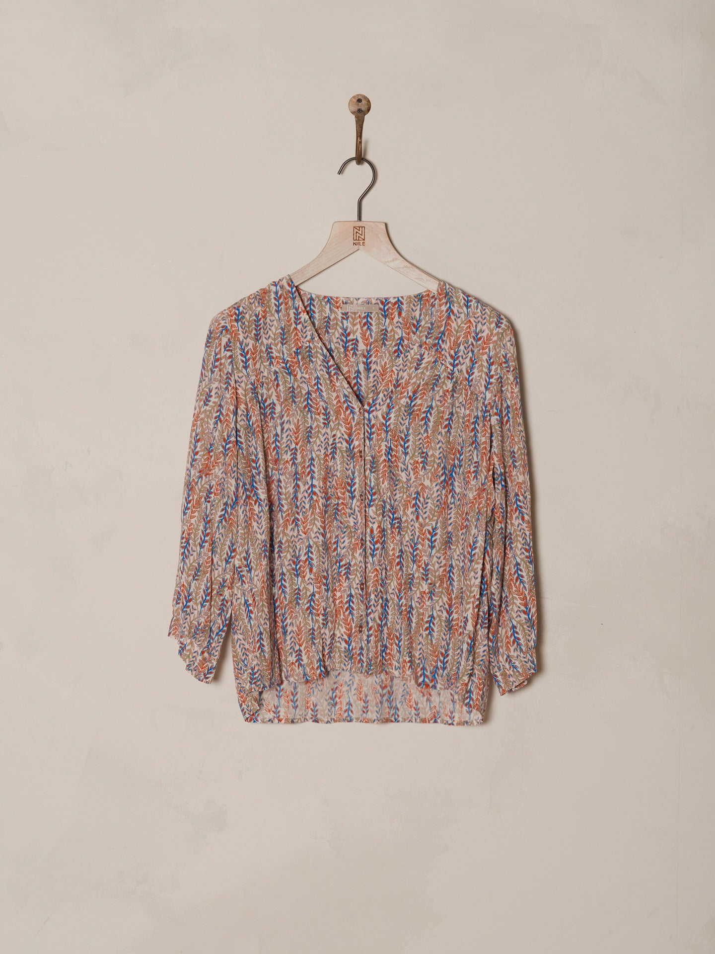 3/4-sleeved blouse