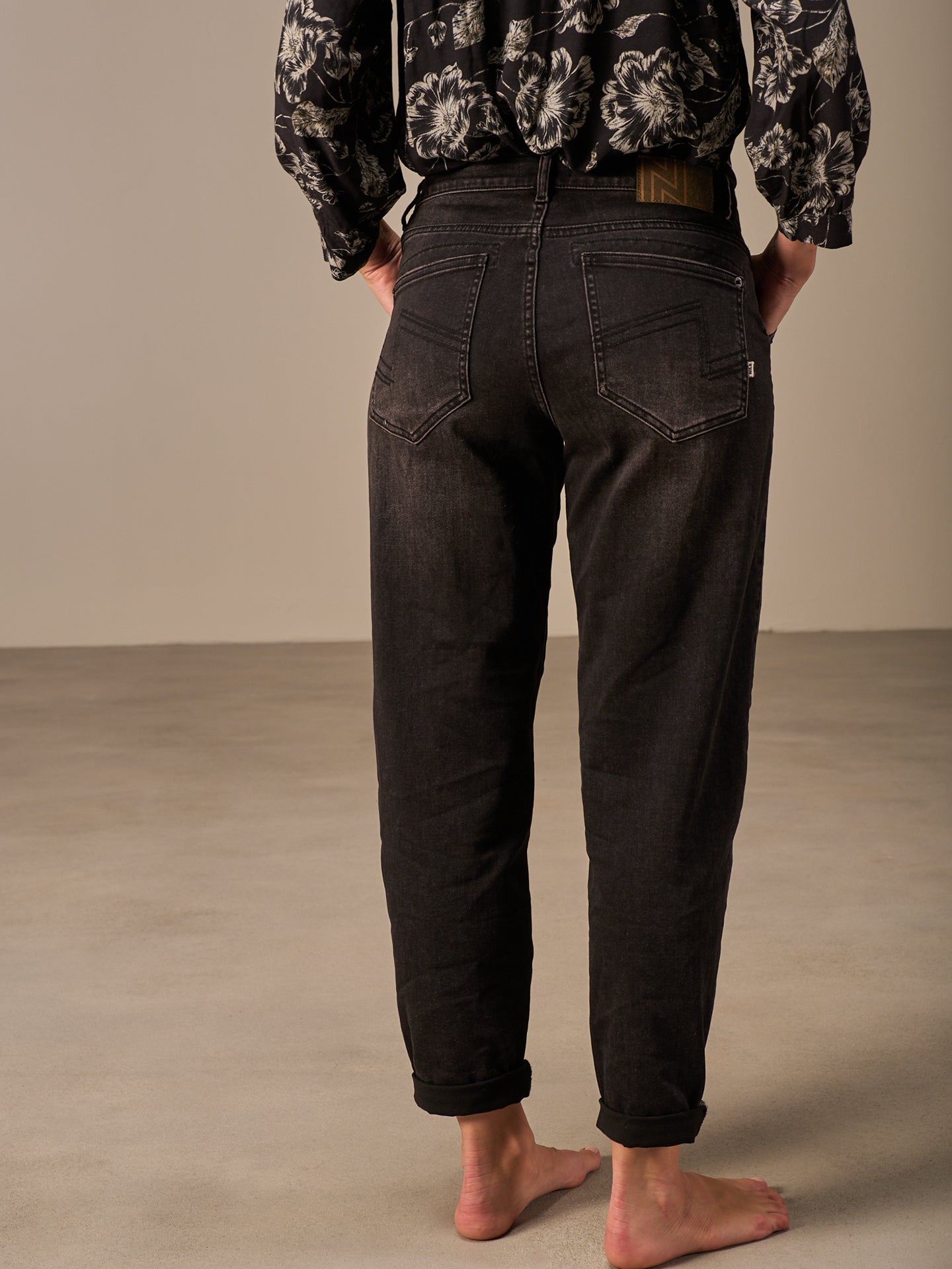 Barrel-leg jeans