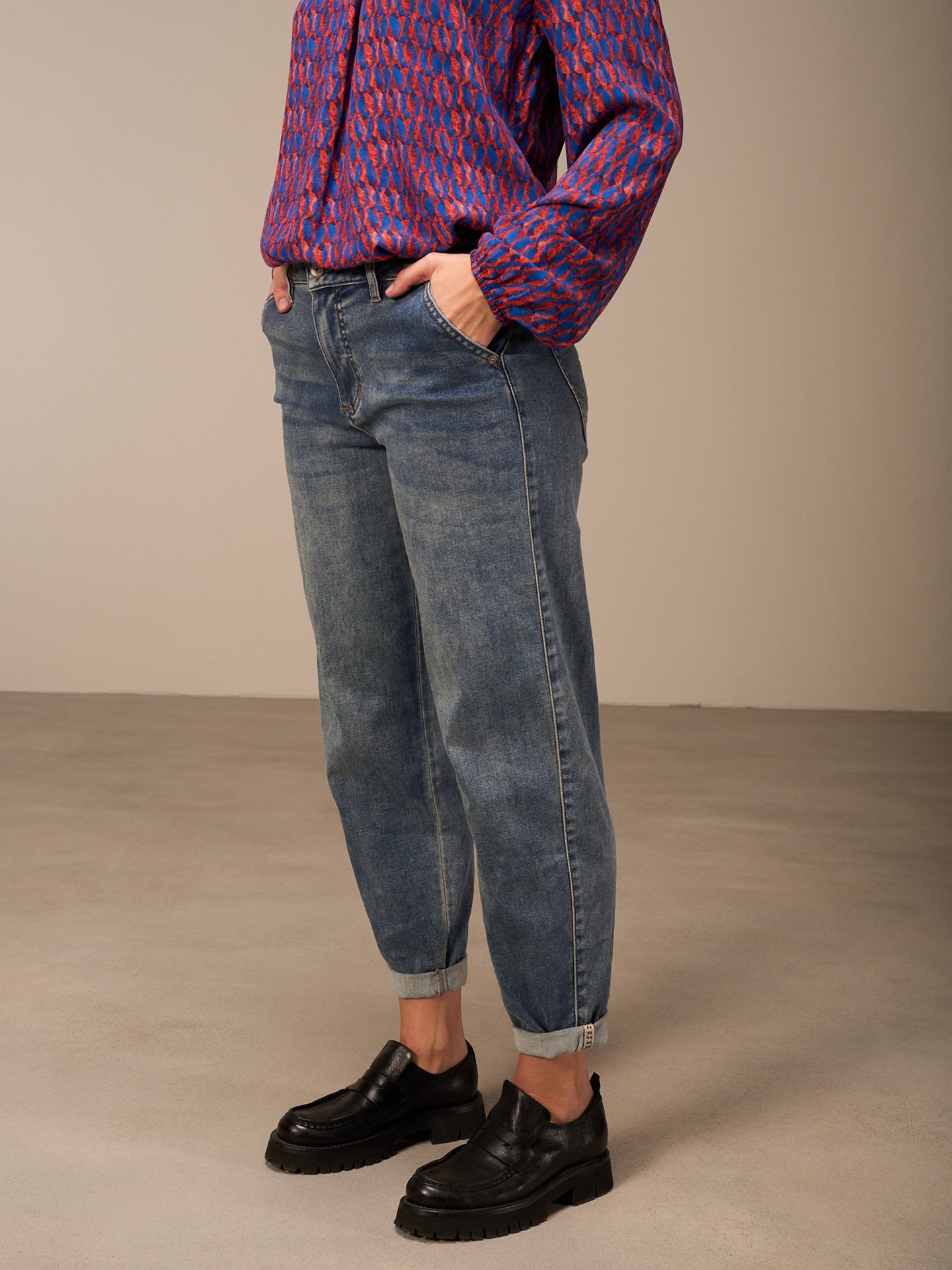 Barrel-leg jeans