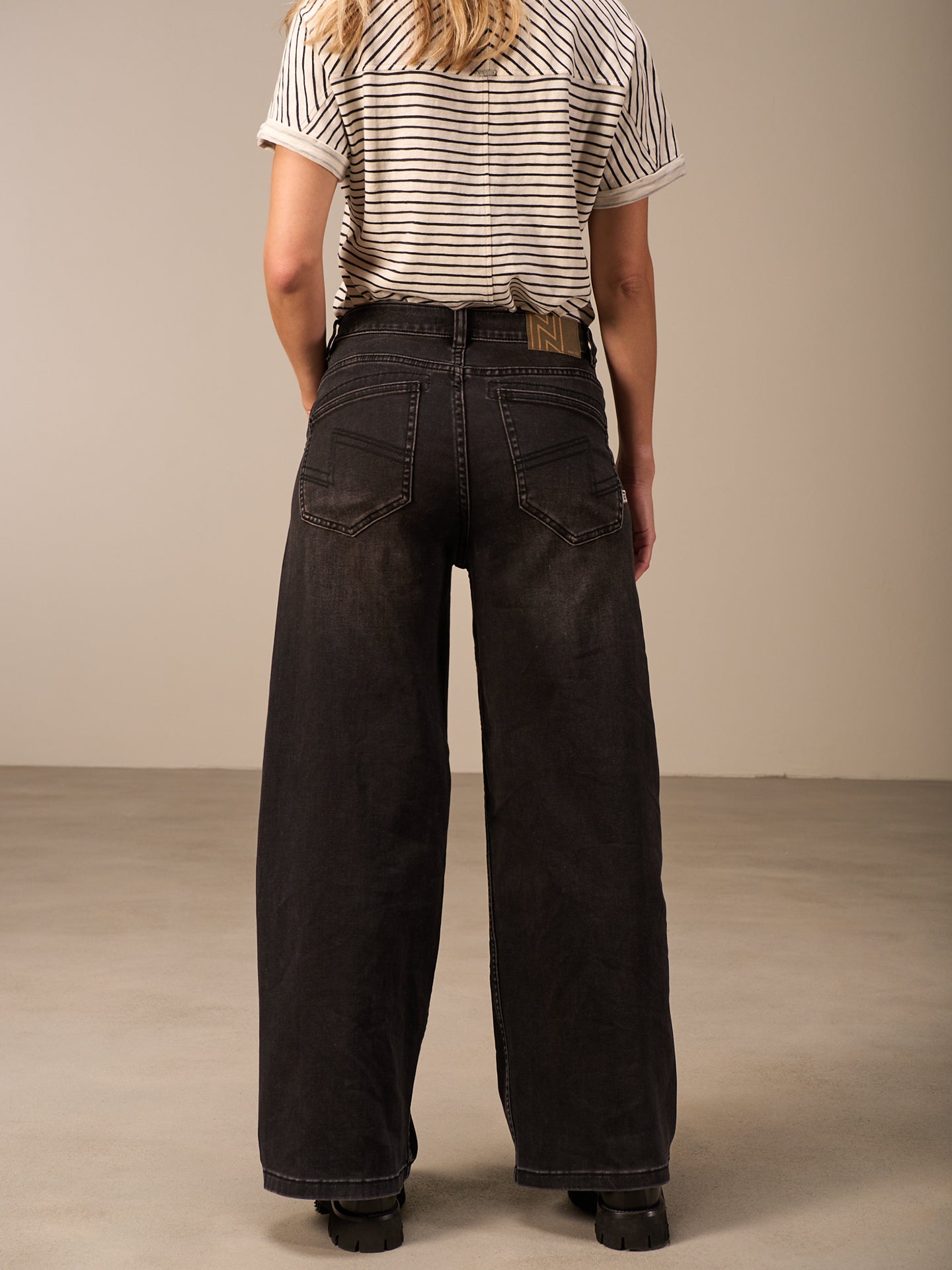 Wide-leg jeans