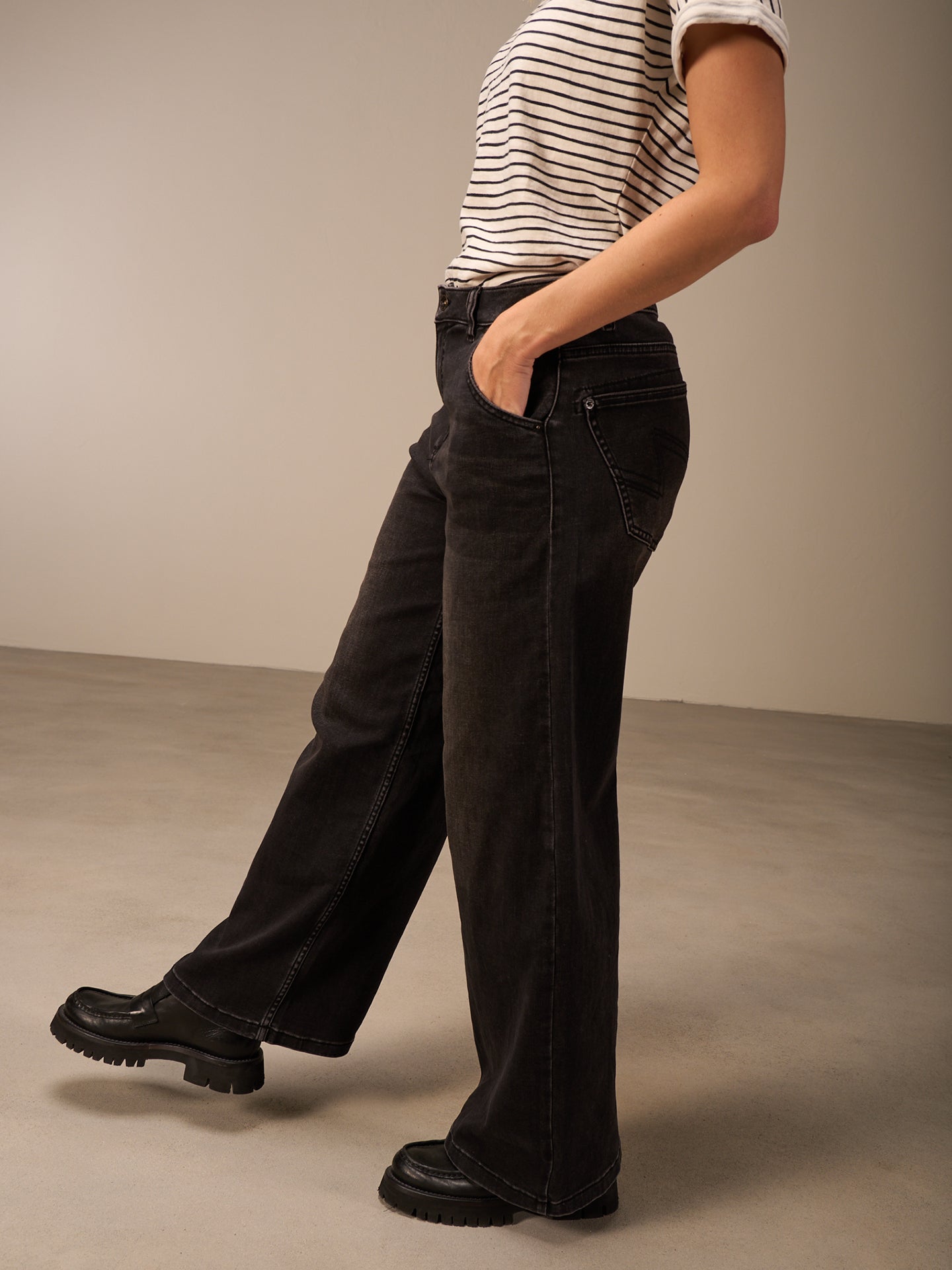 Wide-leg jeans