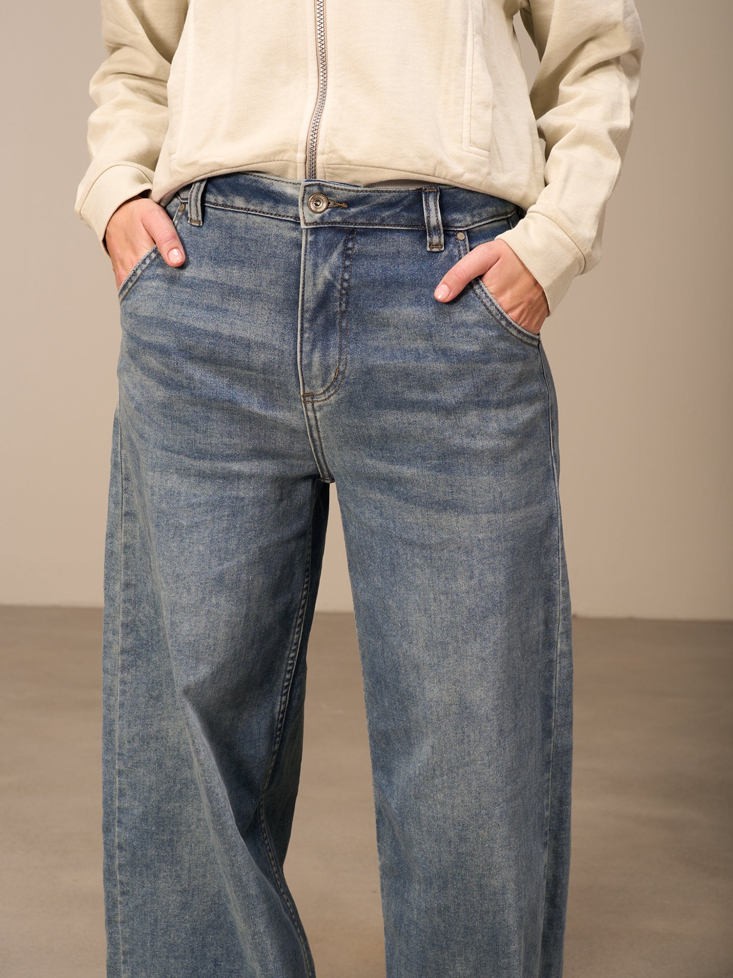 Wide-leg jeans