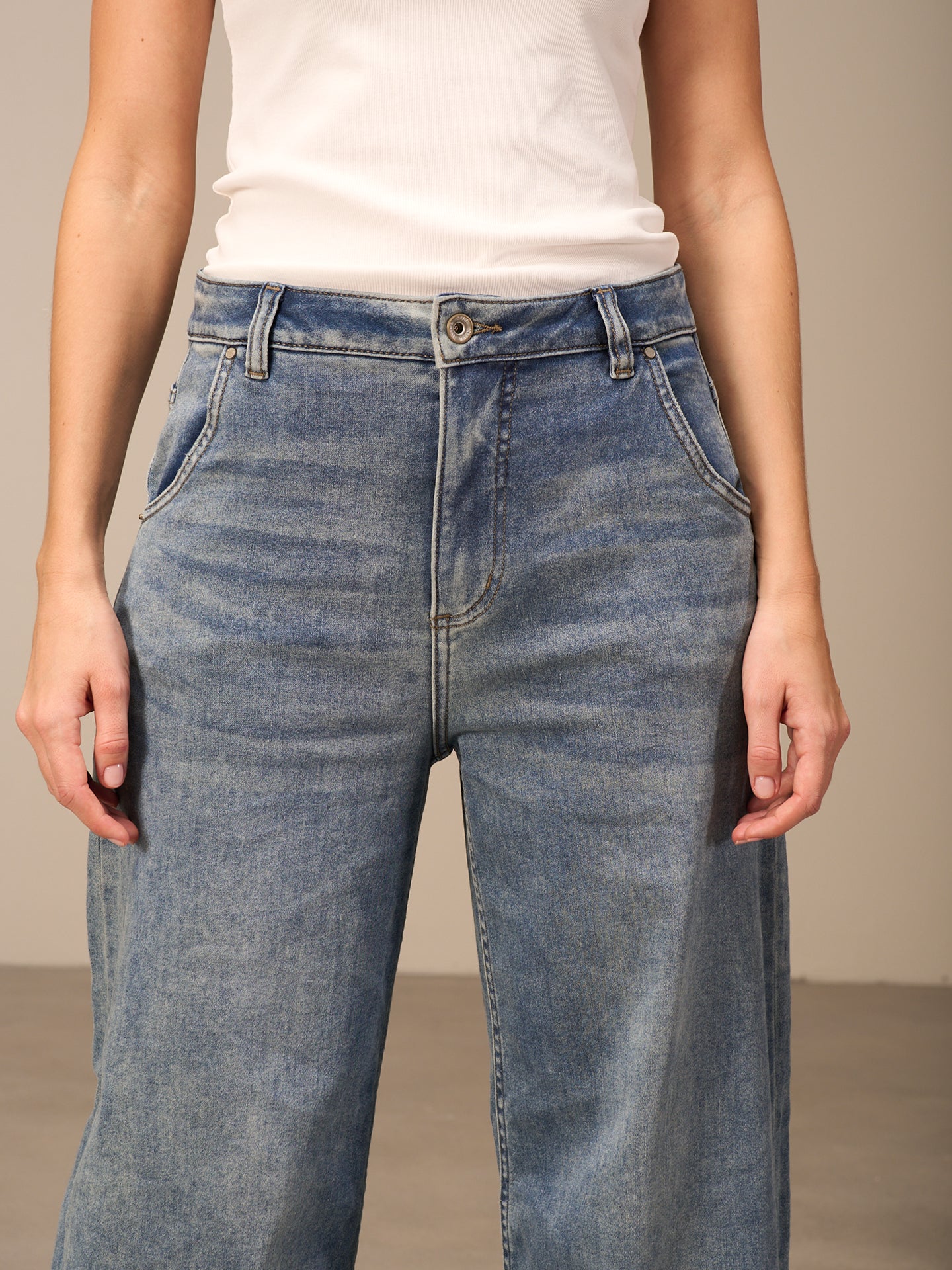 Wide-leg jeans